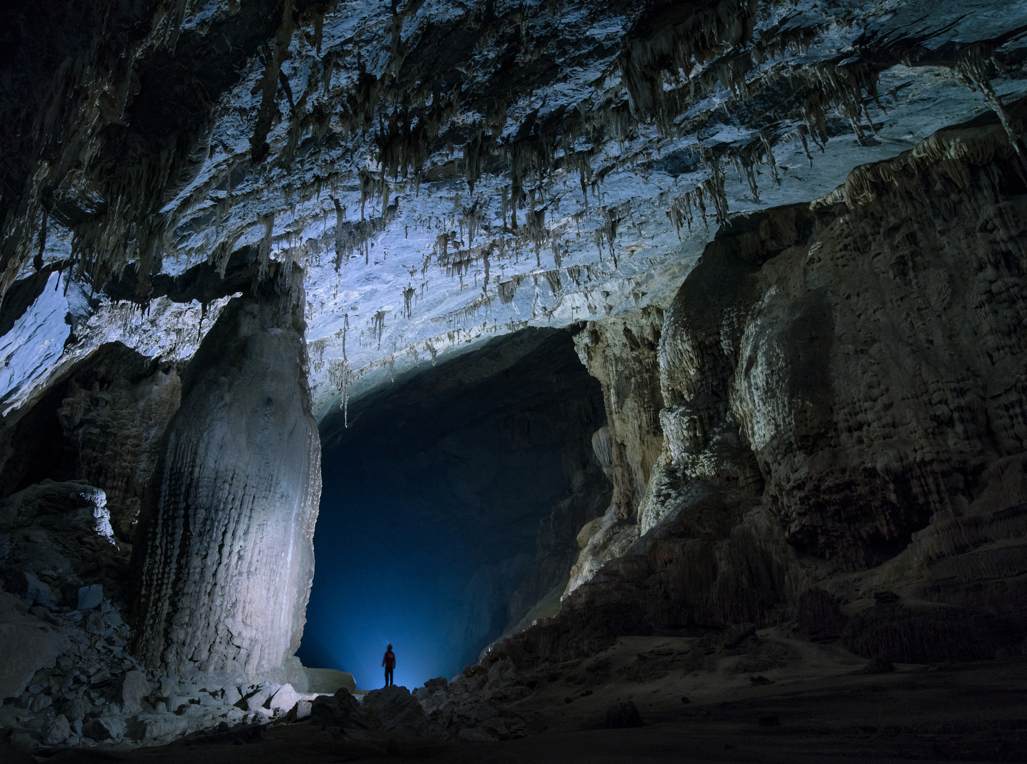 Sony a7R II + Canon EF 11-24mm F4L USM sample photo. Into the blue photography
