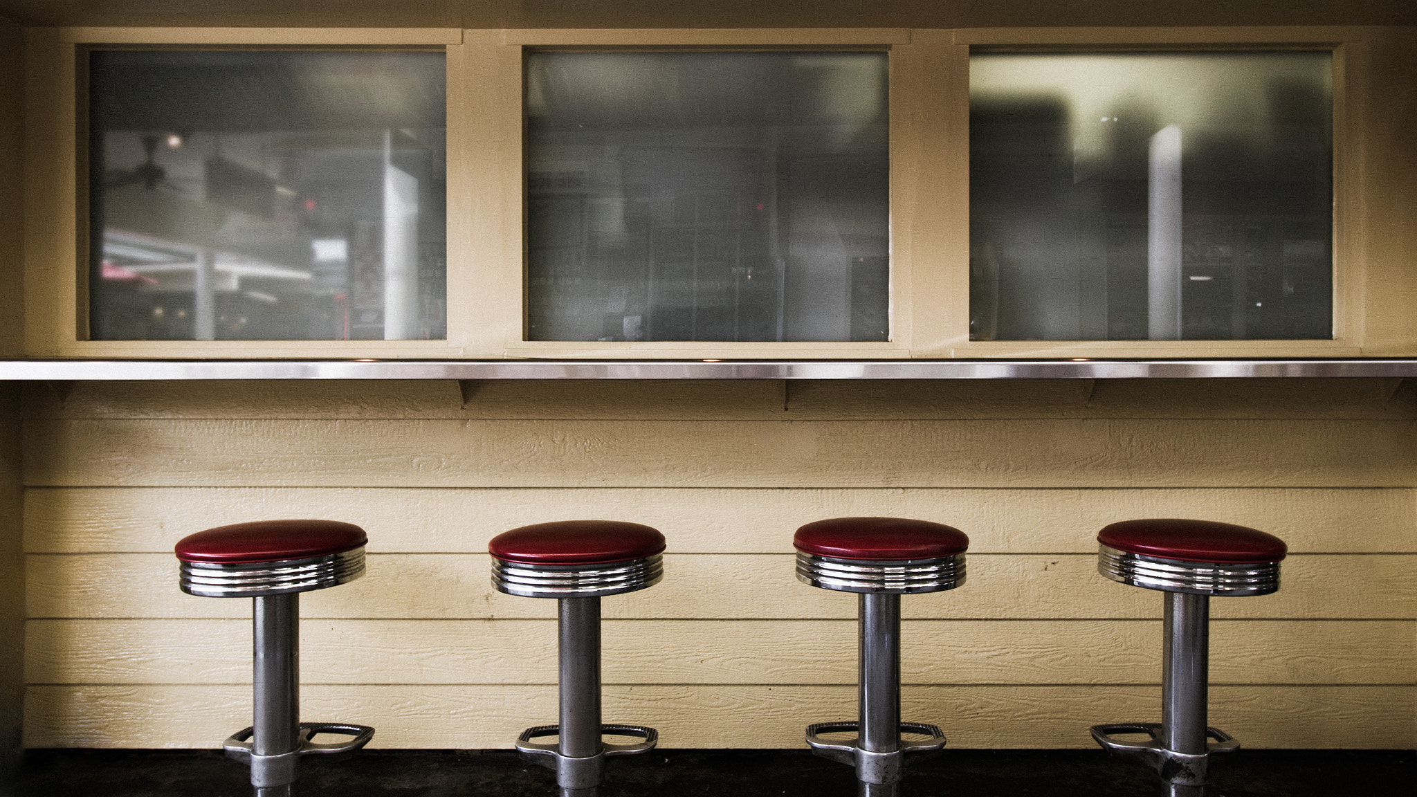 Canon EF-S 10-18mm F4.5–5.6 IS STM sample photo. Lunch counter photography