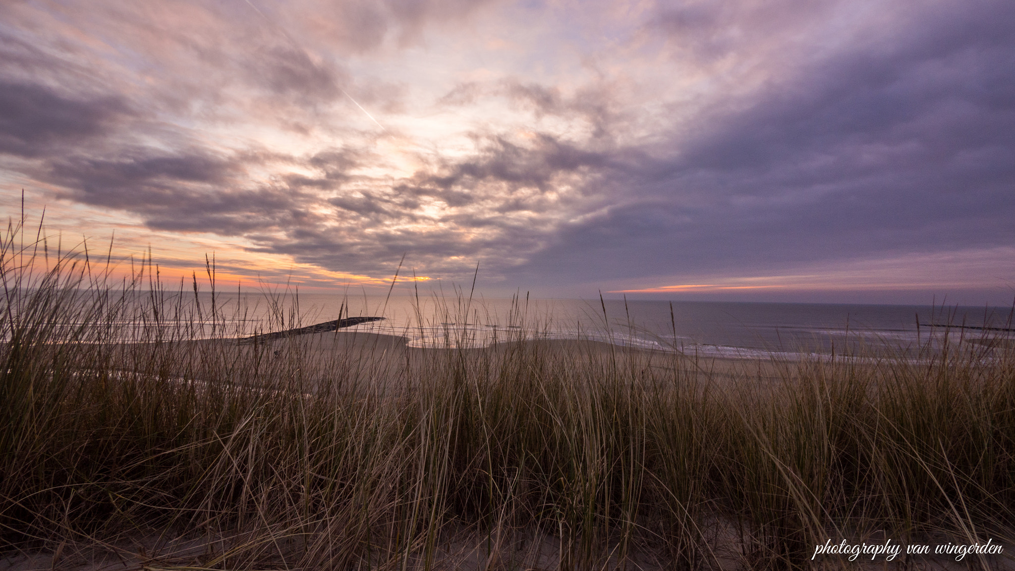 Olympus OM-D E-M10 II + Panasonic Lumix G Vario 7-14mm F4 ASPH sample photo. Beach at sunset photography