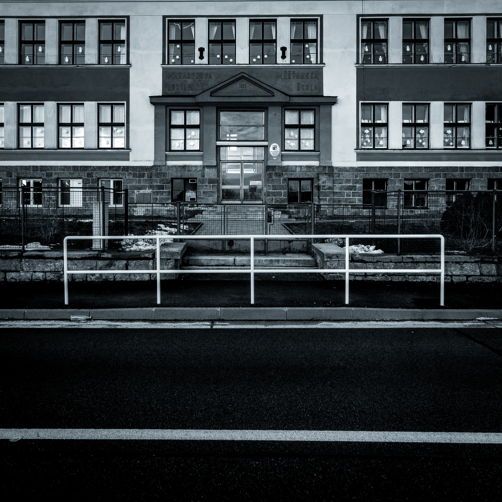 Samsung NX30 + Samsung NX 12-24mm F4-5.6 ED sample photo. Symmetry photography