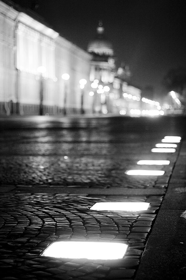 Canon EOS 400D (EOS Digital Rebel XTi / EOS Kiss Digital X) + Canon EF 50mm F1.4 USM sample photo. St. petersburg at night photography