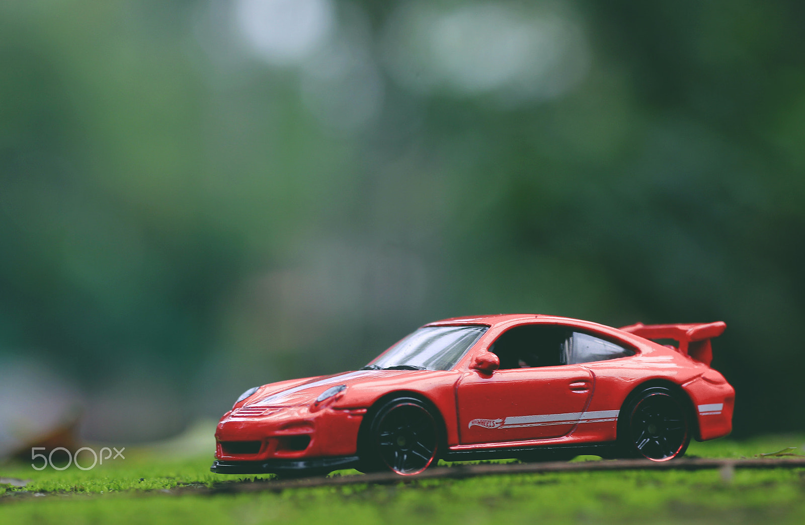 Canon EOS 550D (EOS Rebel T2i / EOS Kiss X4) + Tamron SP AF 90mm F2.8 Di Macro sample photo. Ready to race photography