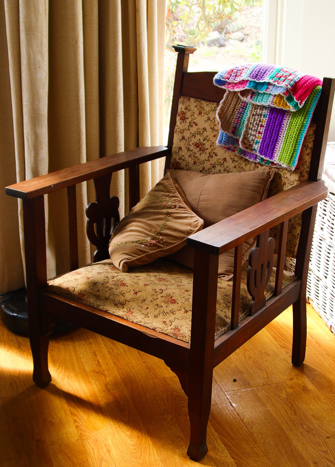 Canon EF 35-135mm f/4-5.6 USM sample photo. Quiet corner photography