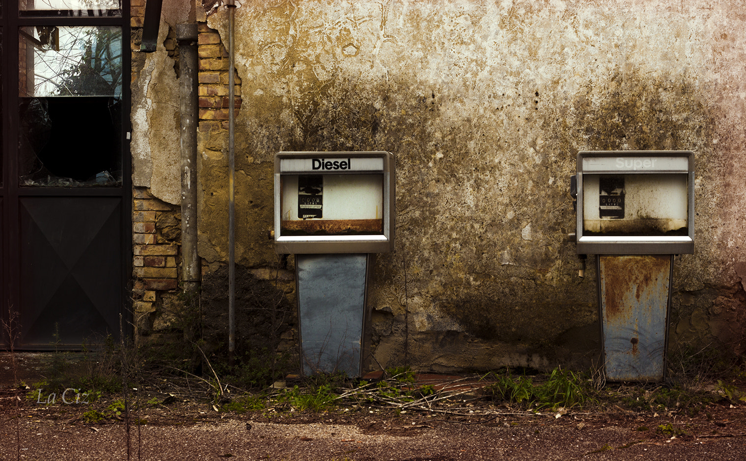 Canon EOS 50D + Canon EF 50mm f/1.8 sample photo. Abandoned photography