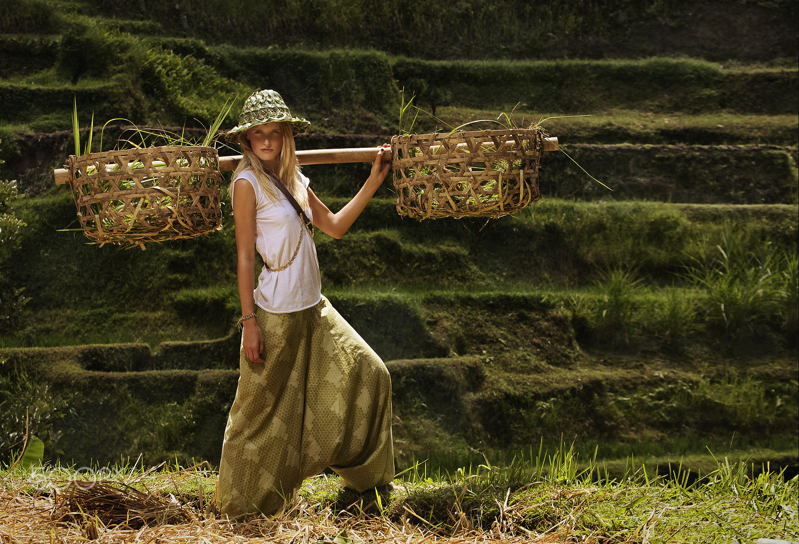 Sony 70-300mm F4.5-5.6 G SSM sample photo. The hard sun of bali photography