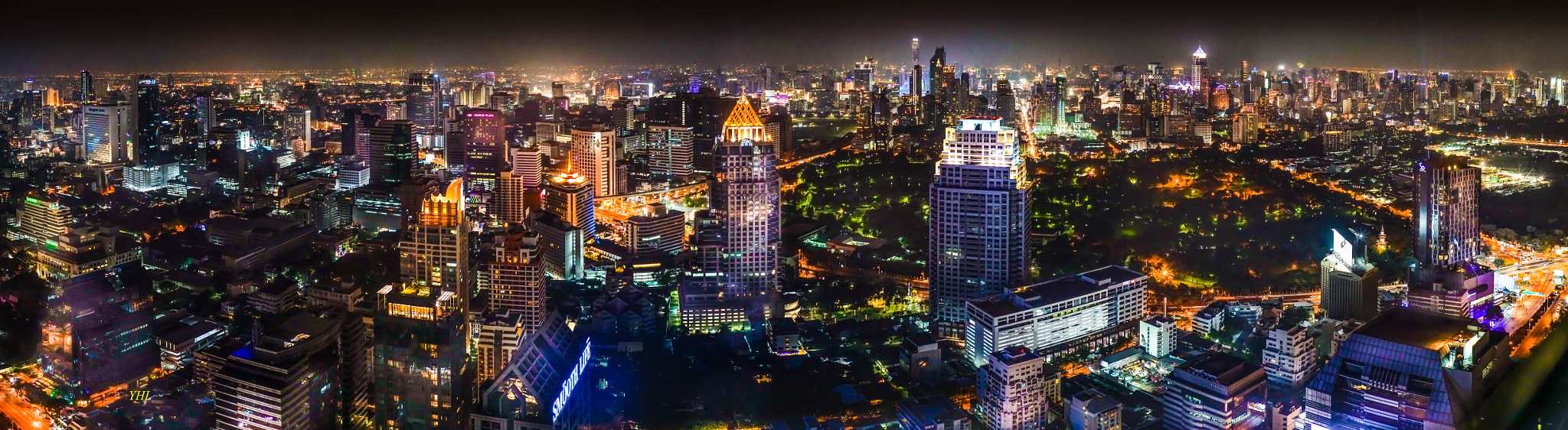 Sony a7R II + E 35mm F2 sample photo. Bangkok night photography