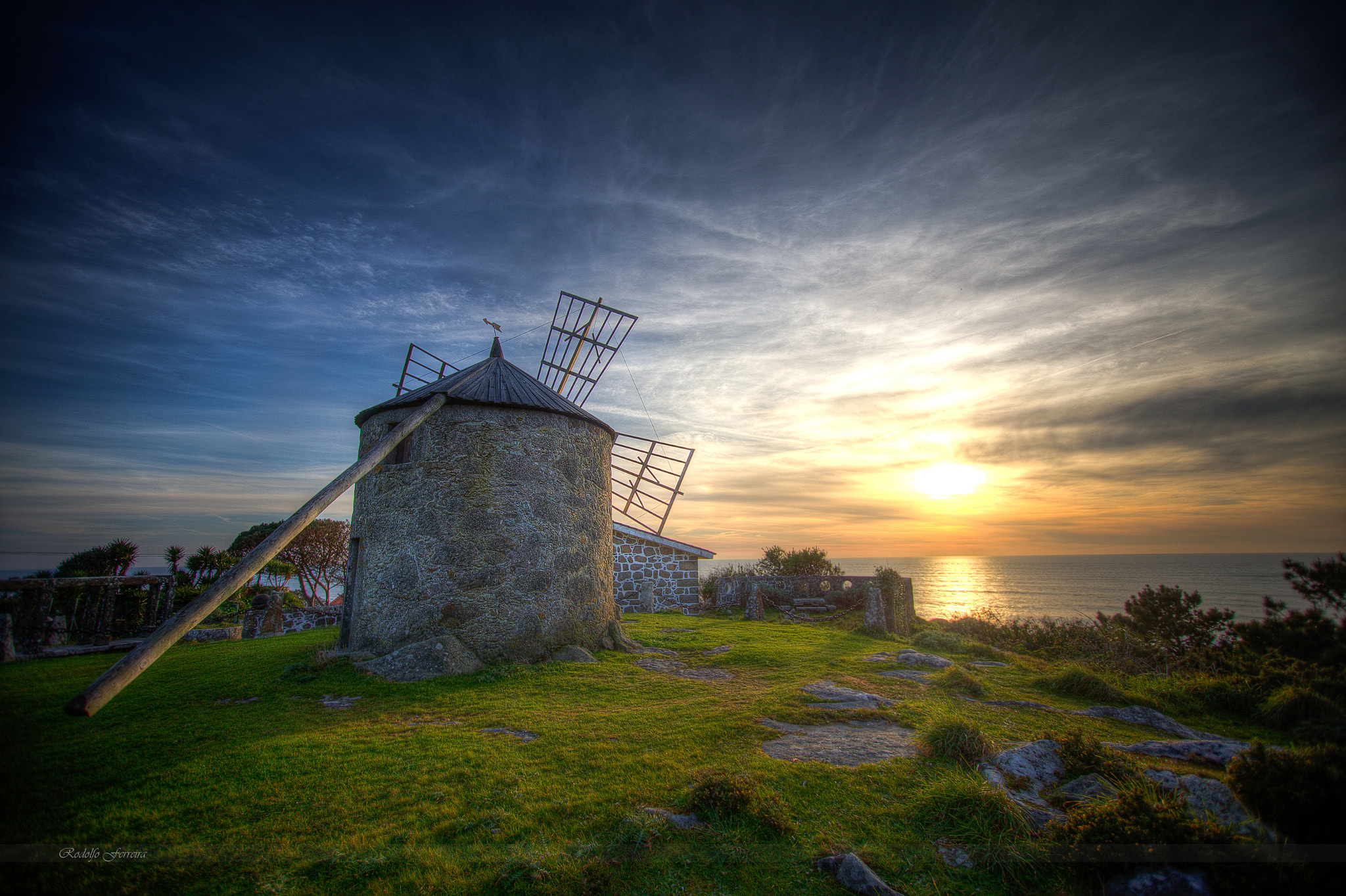 Canon EF-S 10-22mm F3.5-4.5 USM sample photo. Montedor windmill photography