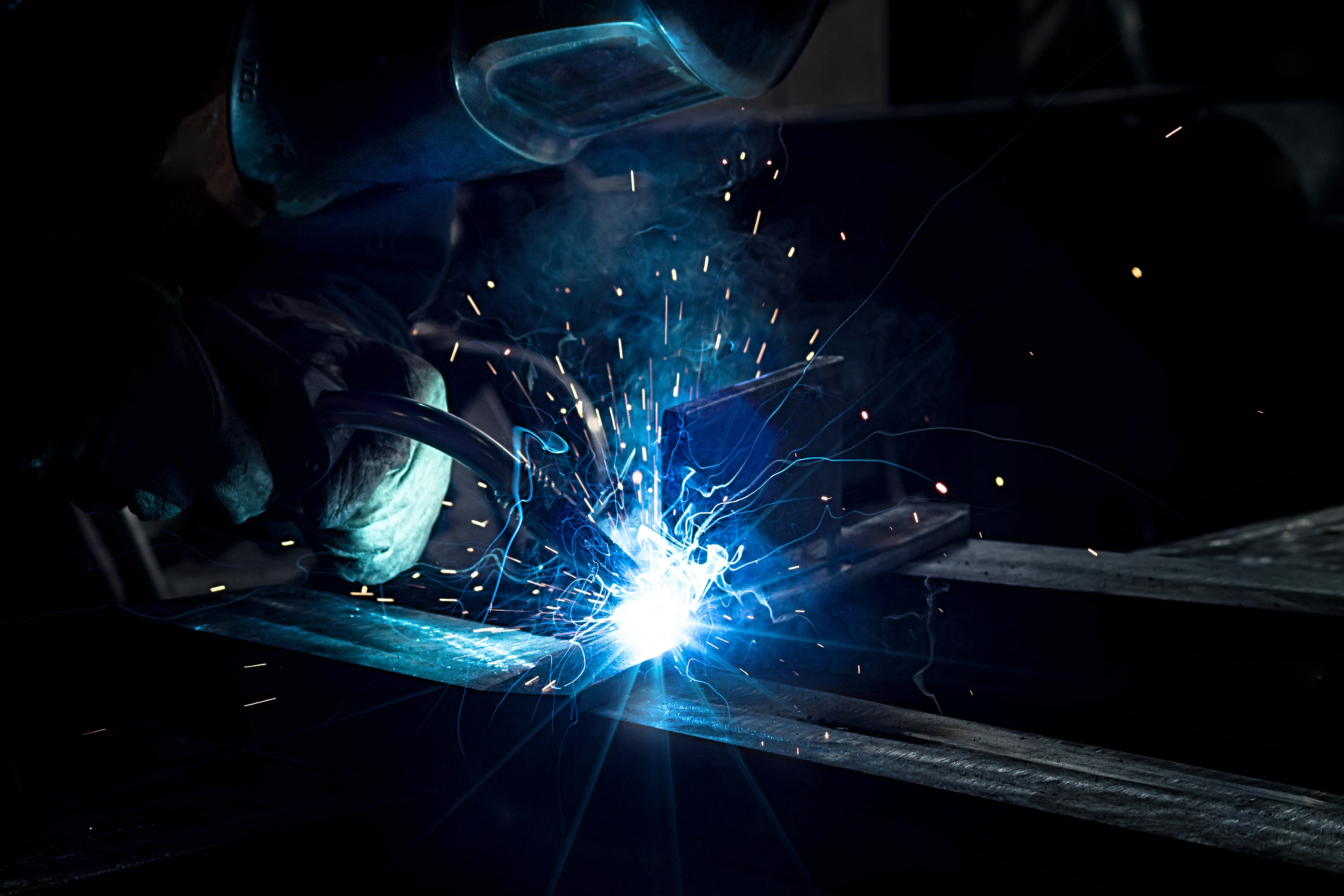 Sony SLT-A77 + Minolta AF 70-210mm F4 Macro sample photo. Welding ii photography