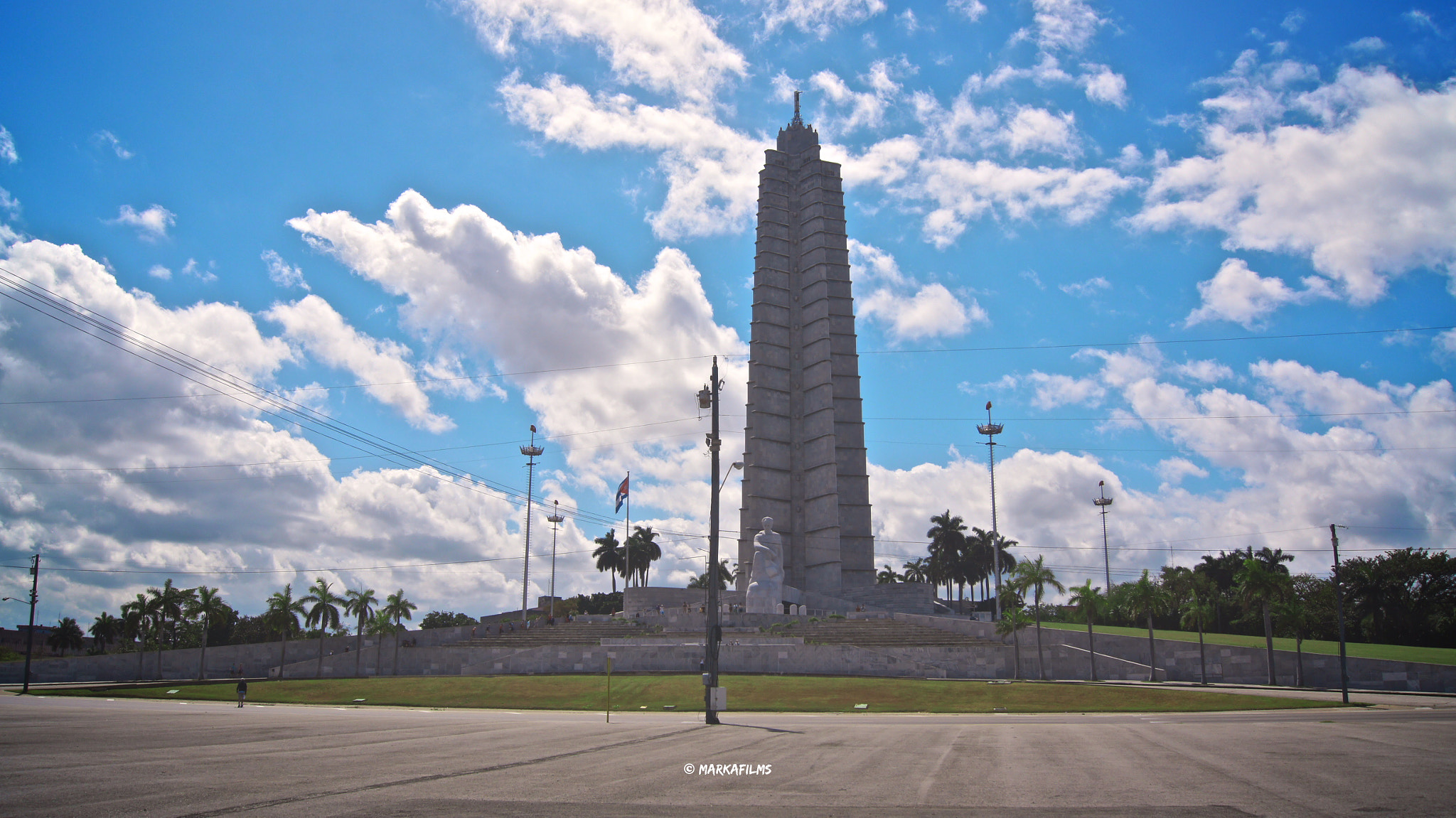 Sony DT 18-55mm F3.5-5.6 SAM II sample photo. Revolucion_plazza.jpg photography