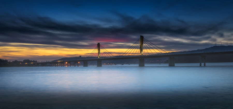 Sony a7R + Minolta AF 17-35mm F2.8-4 (D) sample photo. Night at noia´s bridge photography