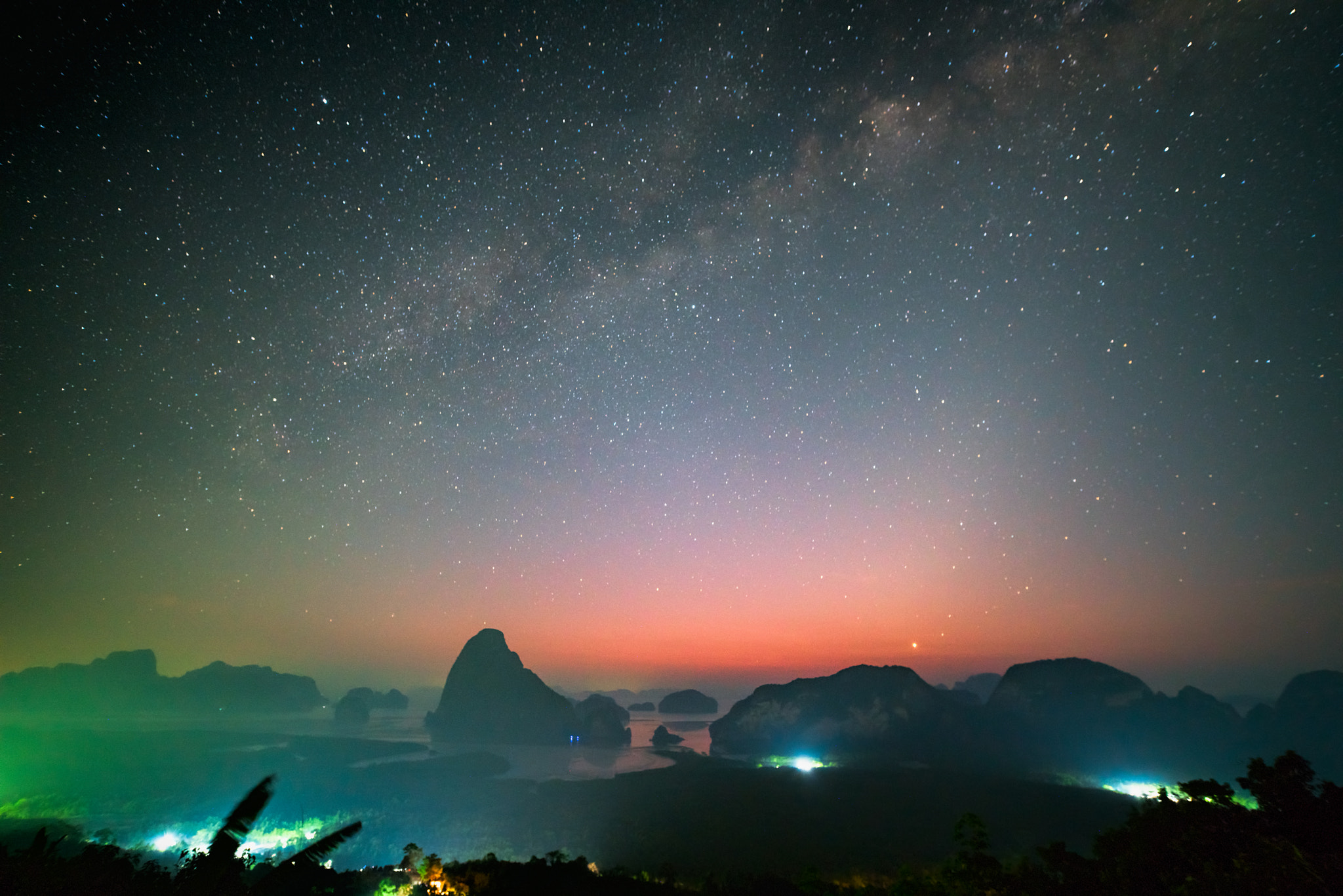 15mm F2.8 sample photo. Venus rising to milky way photography