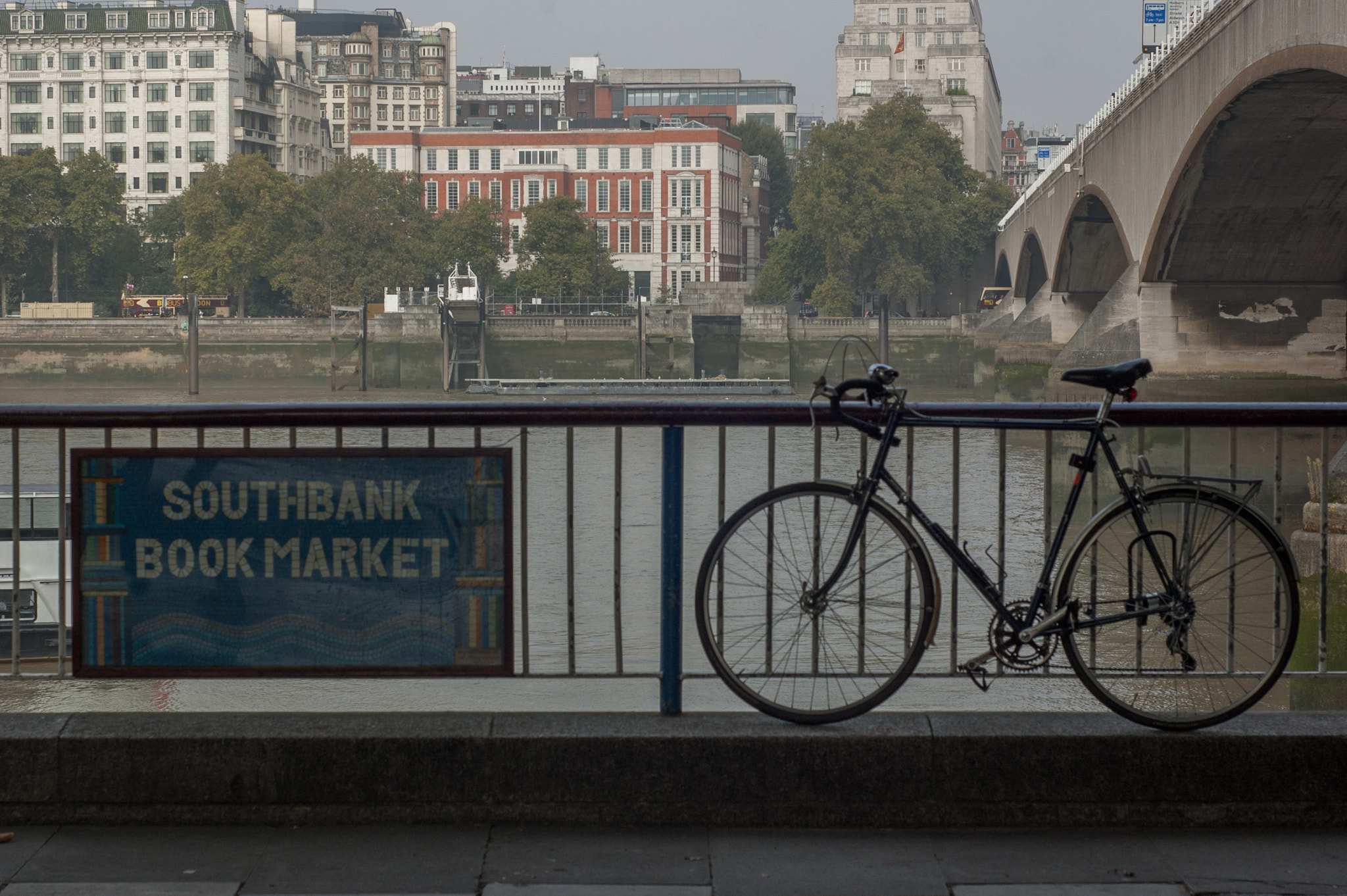 Nikon D40 + Nikon AF Nikkor 50mm F1.8D sample photo. London south bank photography
