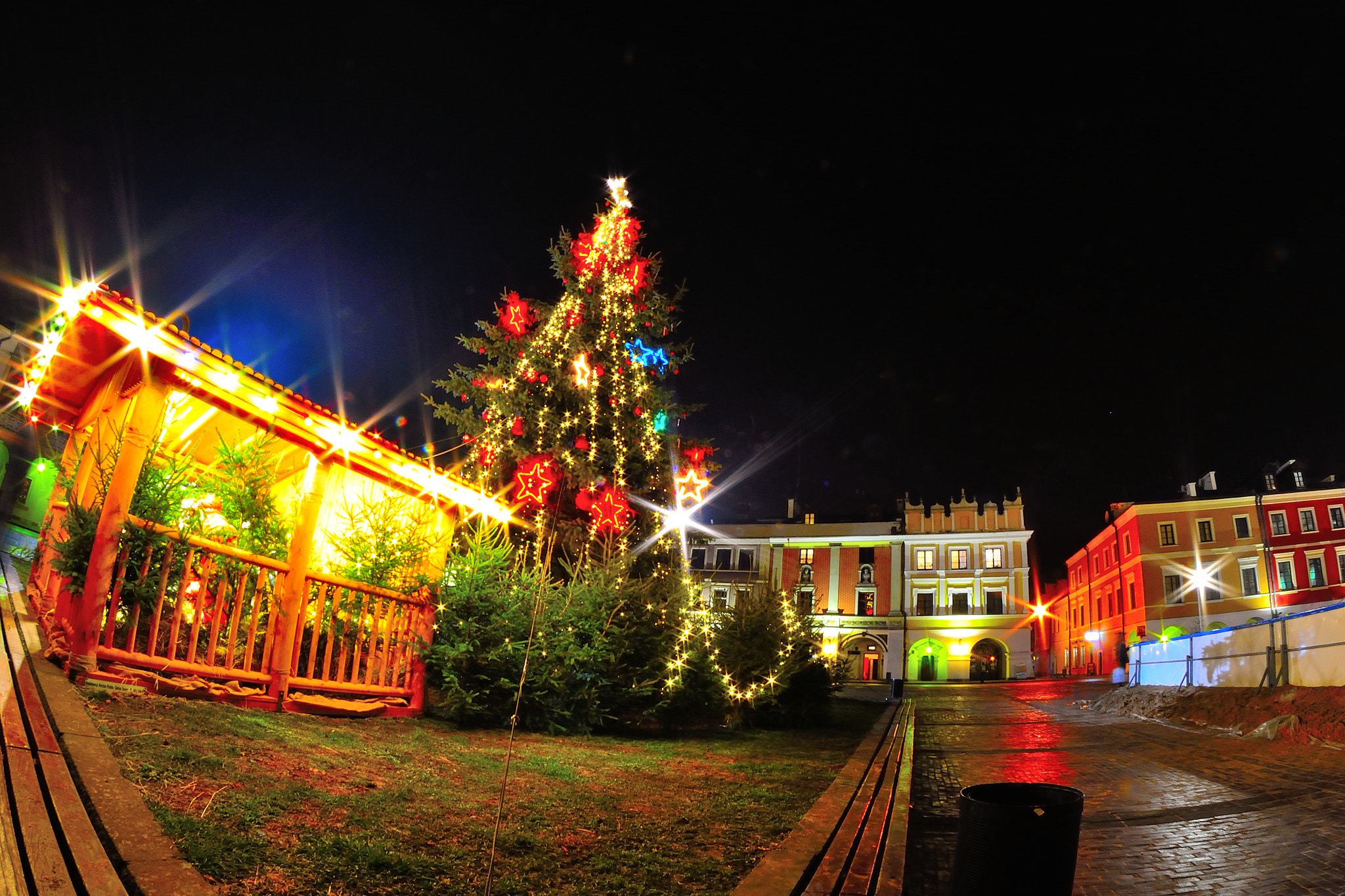 Nikon D5200 + Samyang 8mm F3.5 Aspherical IF MC Fisheye sample photo. Christmas tree in zamość, poland photography