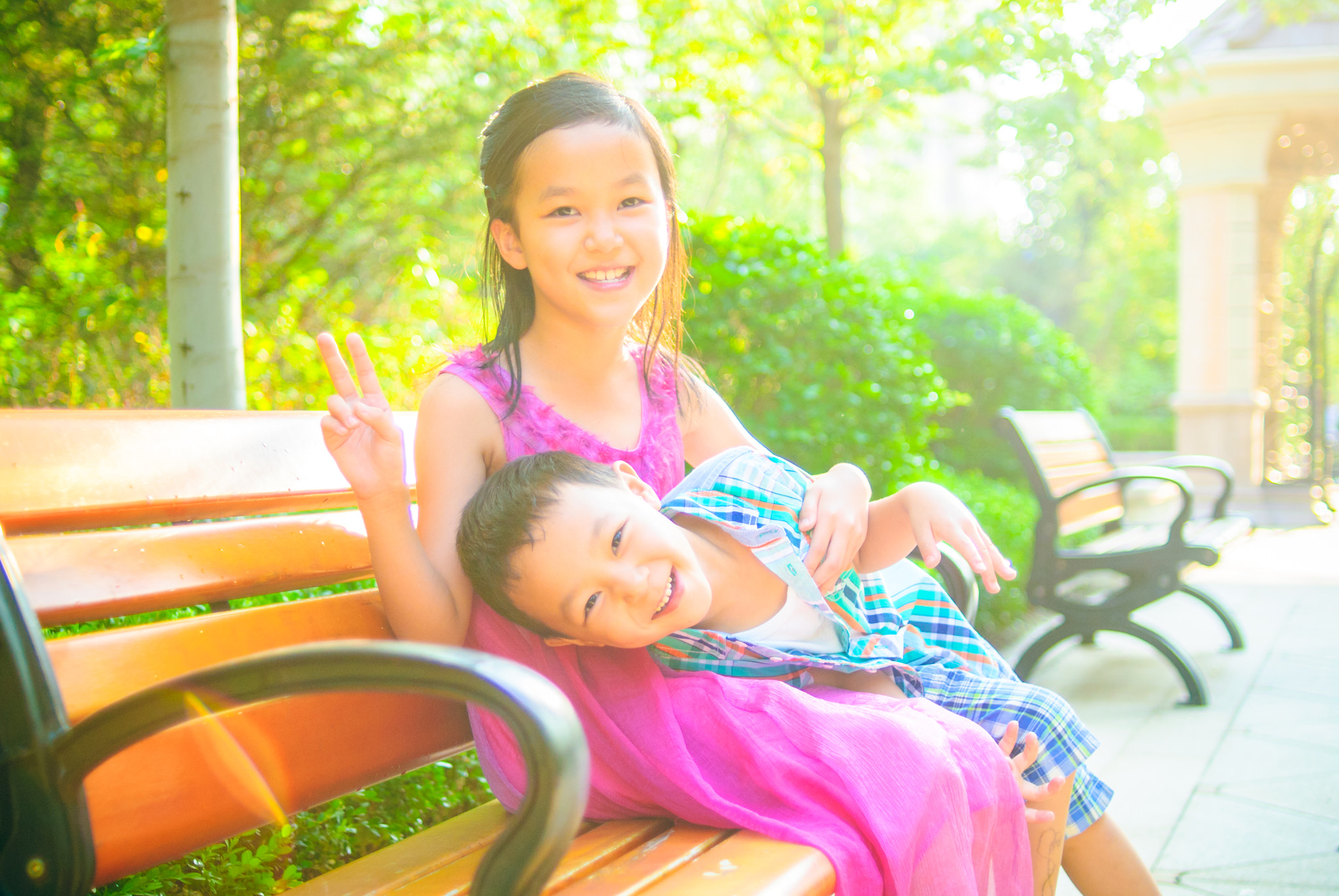 Nikon AF Nikkor 35mm F2D sample photo. Two kids photography