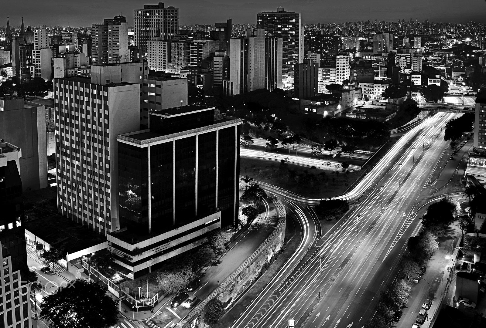 Nikon D7000 + Nikon AF-S Nikkor 24-120mm F3.5-5.6G ED-IF VR sample photo. São paulo - central expressways at night photography
