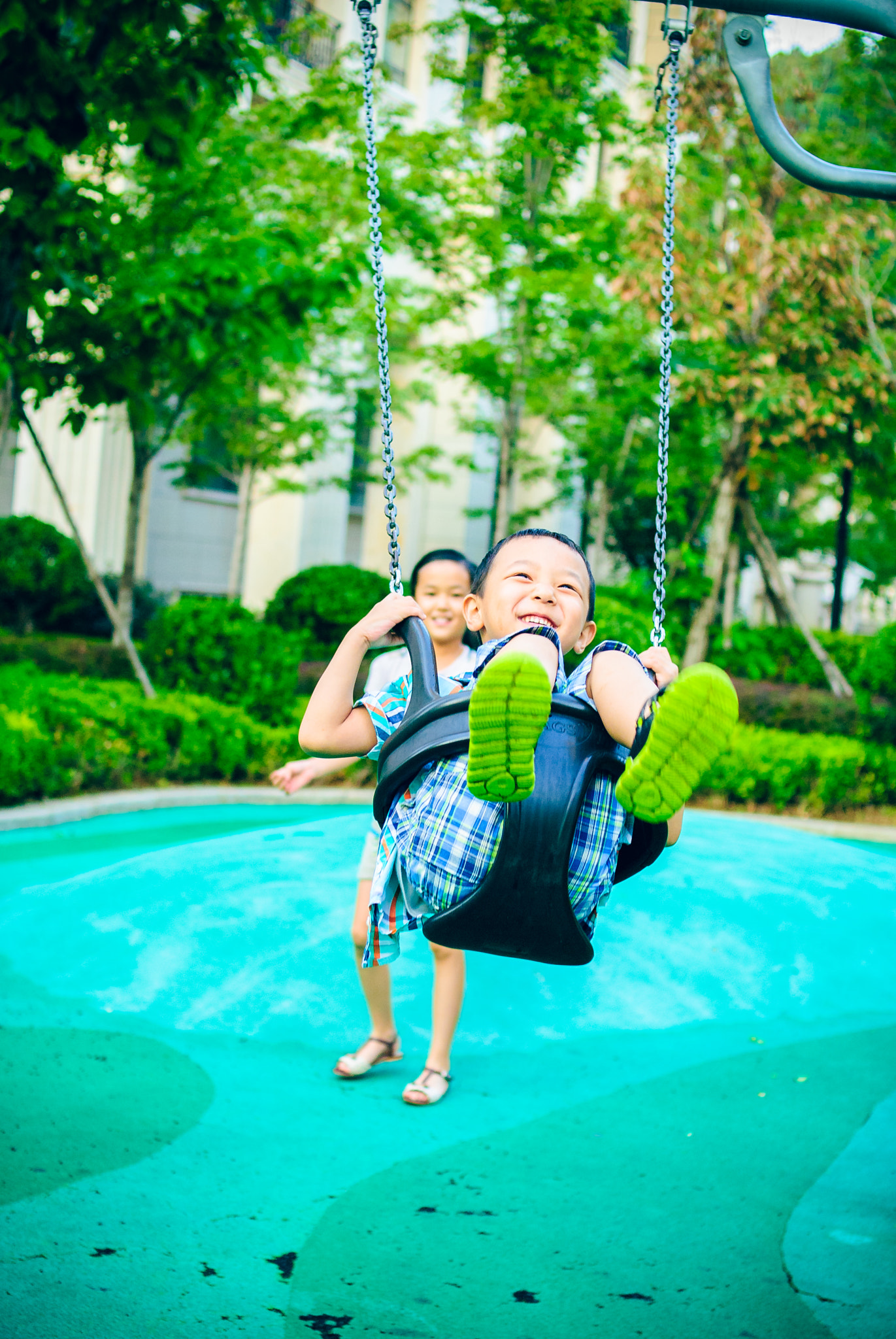 Nikon D200 + Nikon AF Nikkor 35mm F2D sample photo. Two kids photography