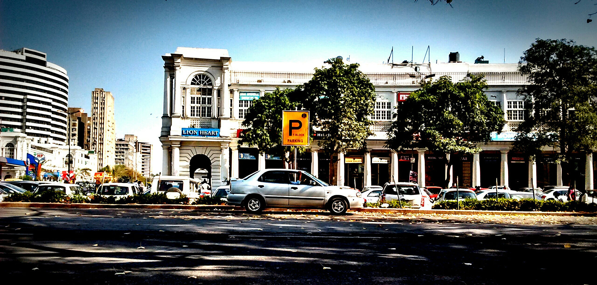 Motorola MotoE2 sample photo. #carparking#car#cp#builfing. photography