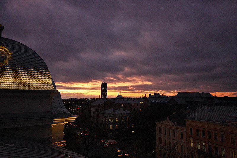 Canon EOS 1000D (EOS Digital Rebel XS / EOS Kiss F) + Sigma 10-20mm F4-5.6 EX DC HSM sample photo. Sunset from art museum roof photography