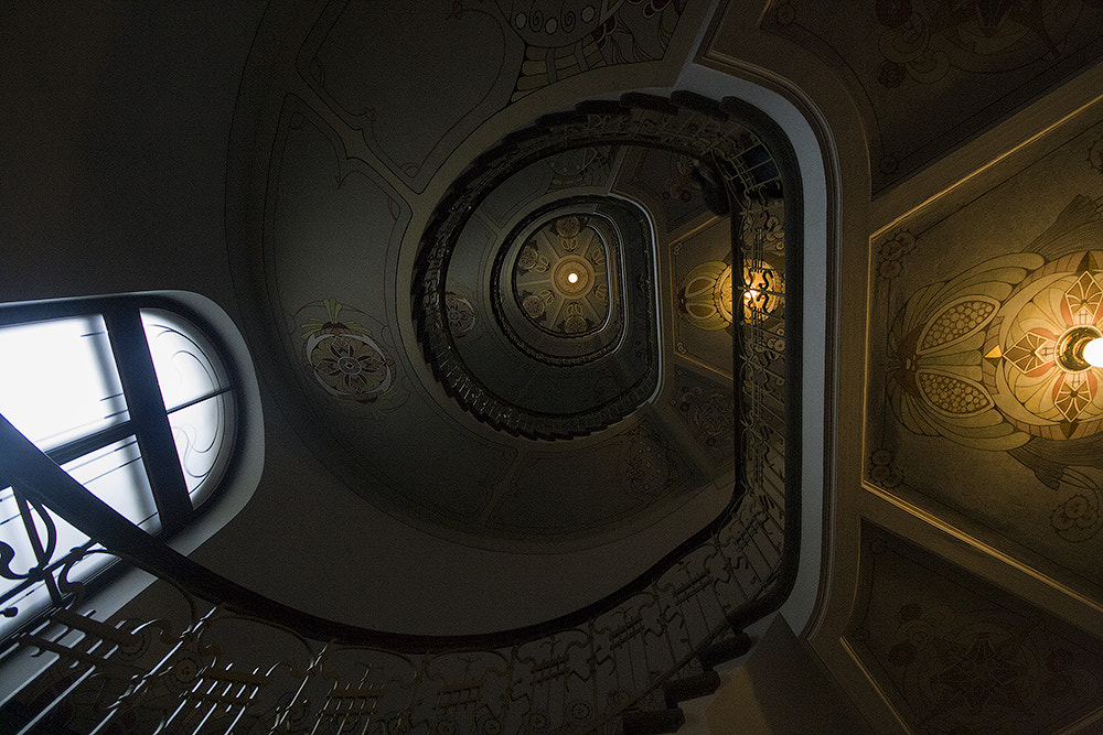 Canon EOS 1000D (EOS Digital Rebel XS / EOS Kiss F) + Sigma 10-20mm F4-5.6 EX DC HSM sample photo. Stairs in art noveau museum photography