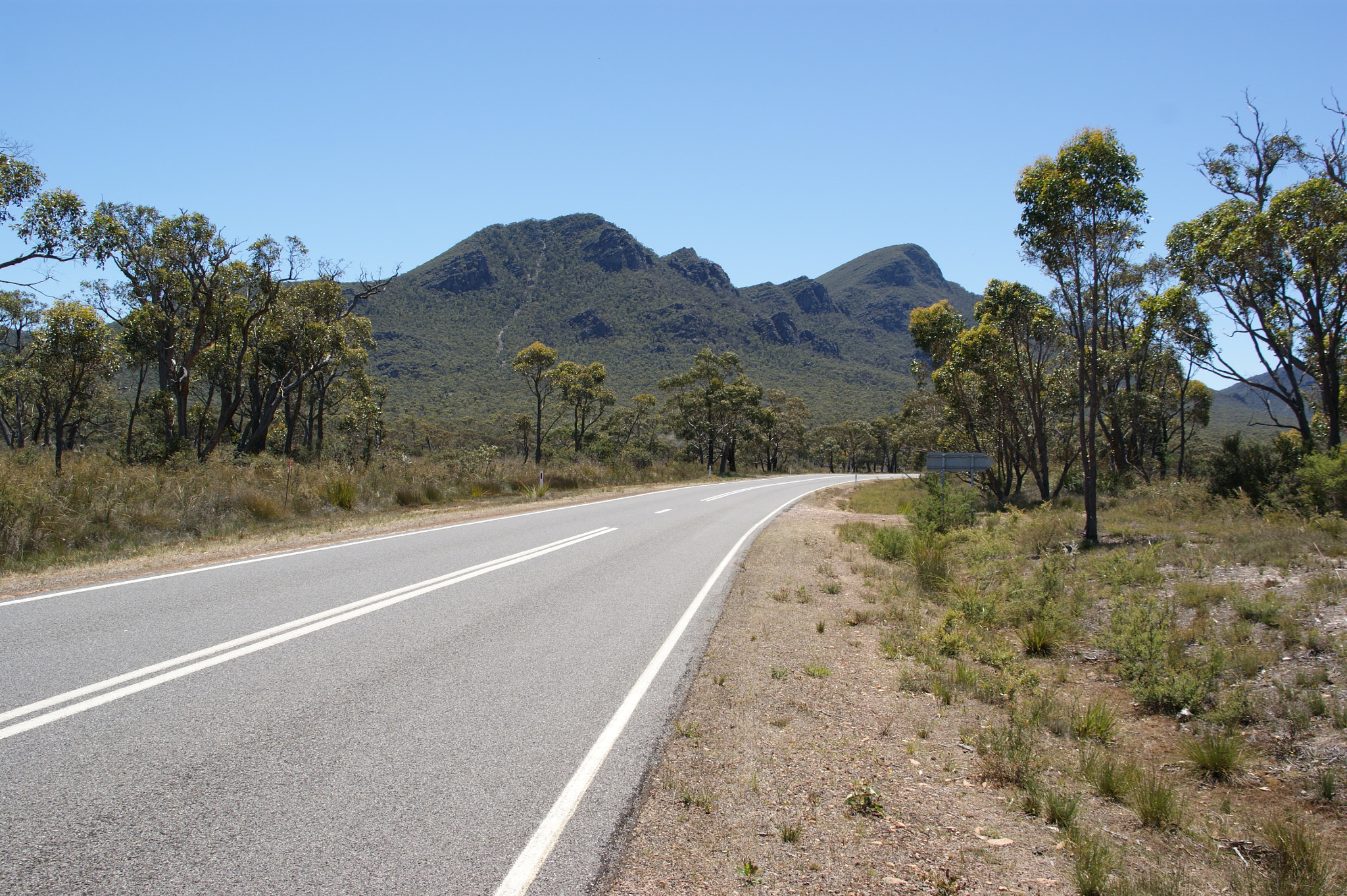 Sony Alpha DSLR-A350 + Sigma DC 18-125mm F4-5,6 D sample photo. Endless road photography