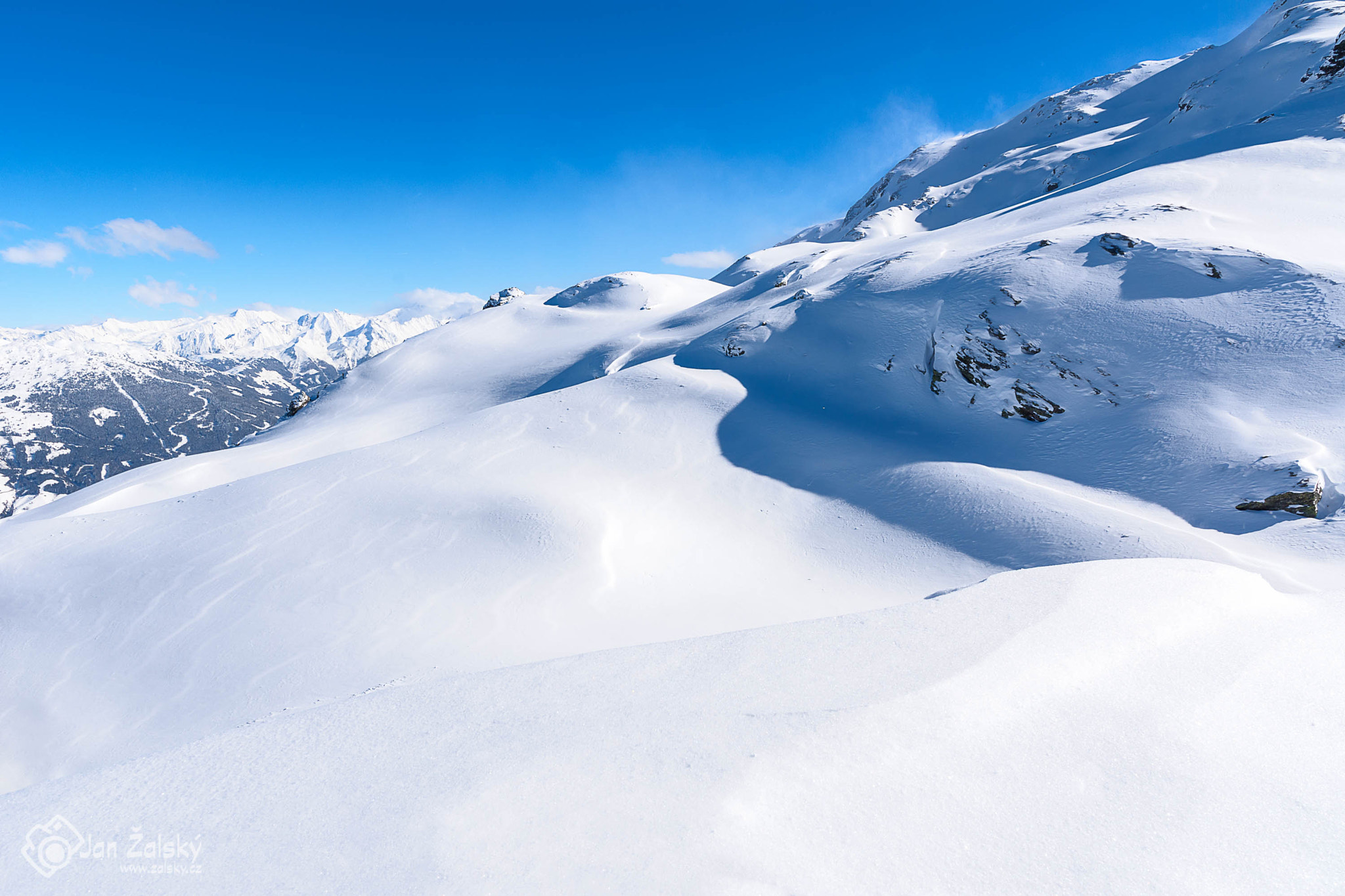 Nikon D7200 + AF-S VR DX 16-80mm f/2.8-4.0E ED sample photo. Alpine snowdrift photography