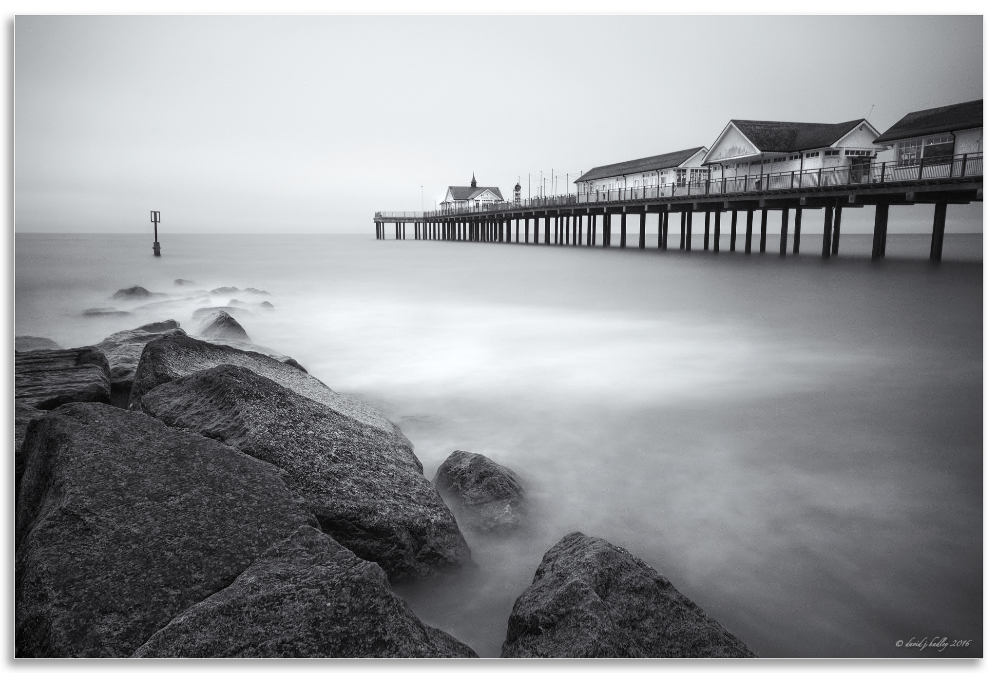 Sigma AF 10-20mm F4-5.6 EX DC sample photo. Southwold pier photography