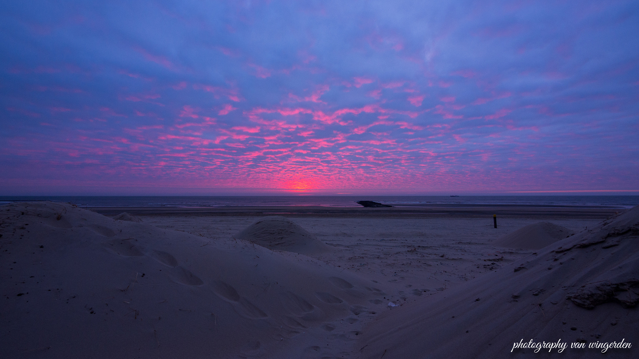 Olympus OM-D E-M10 II + Panasonic Lumix G Vario 7-14mm F4 ASPH sample photo. Sunset on texel photography
