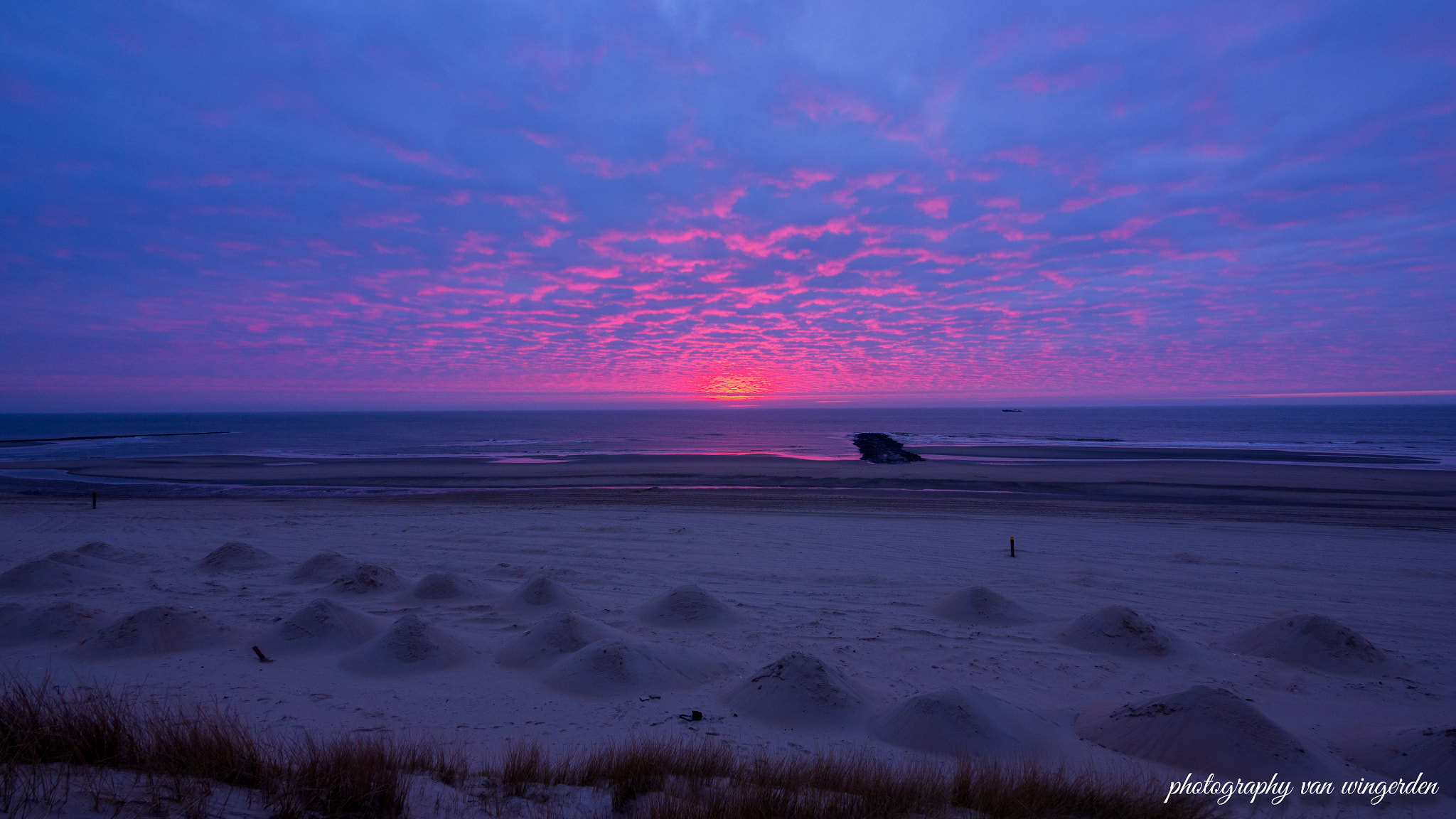 Olympus OM-D E-M10 II + Panasonic Lumix G Vario 7-14mm F4 ASPH sample photo. Sunset on texel photography