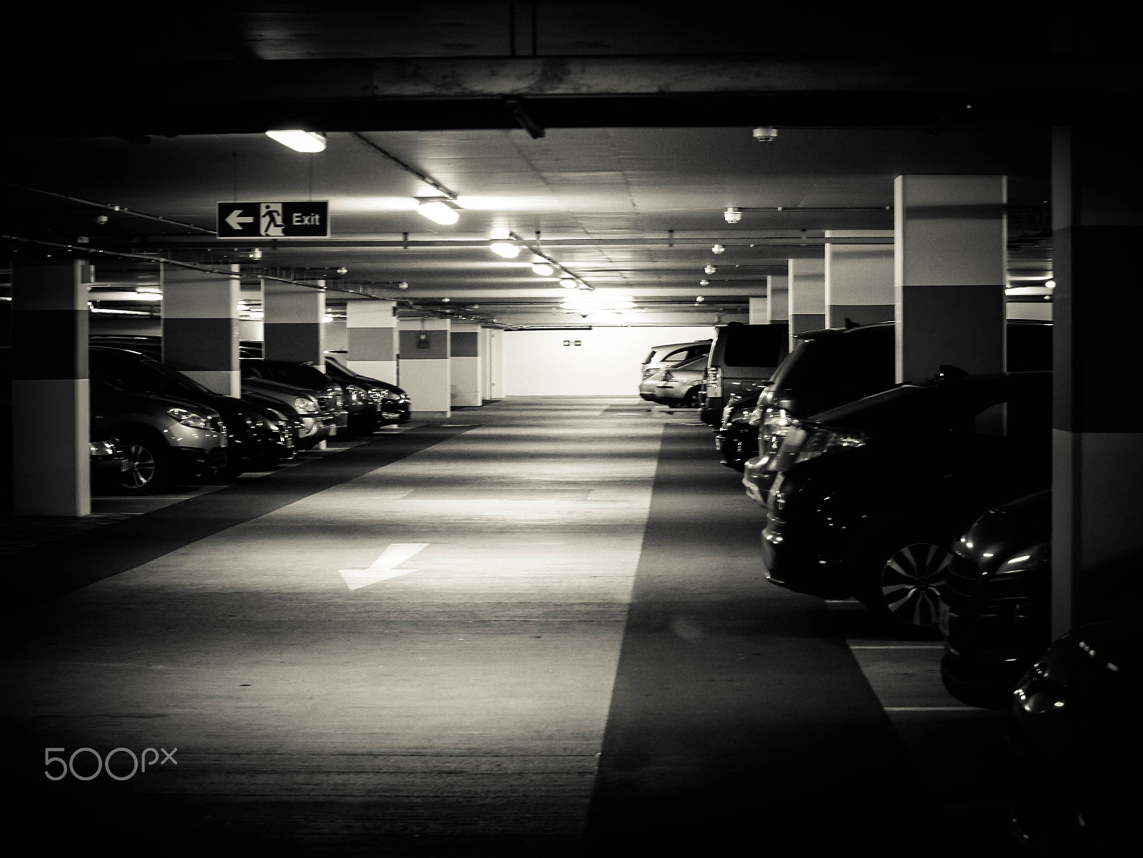 Panasonic Lumix DMC-G3 + OLYMPUS DIGITAL 40-150mm Lens sample photo. Car park photography