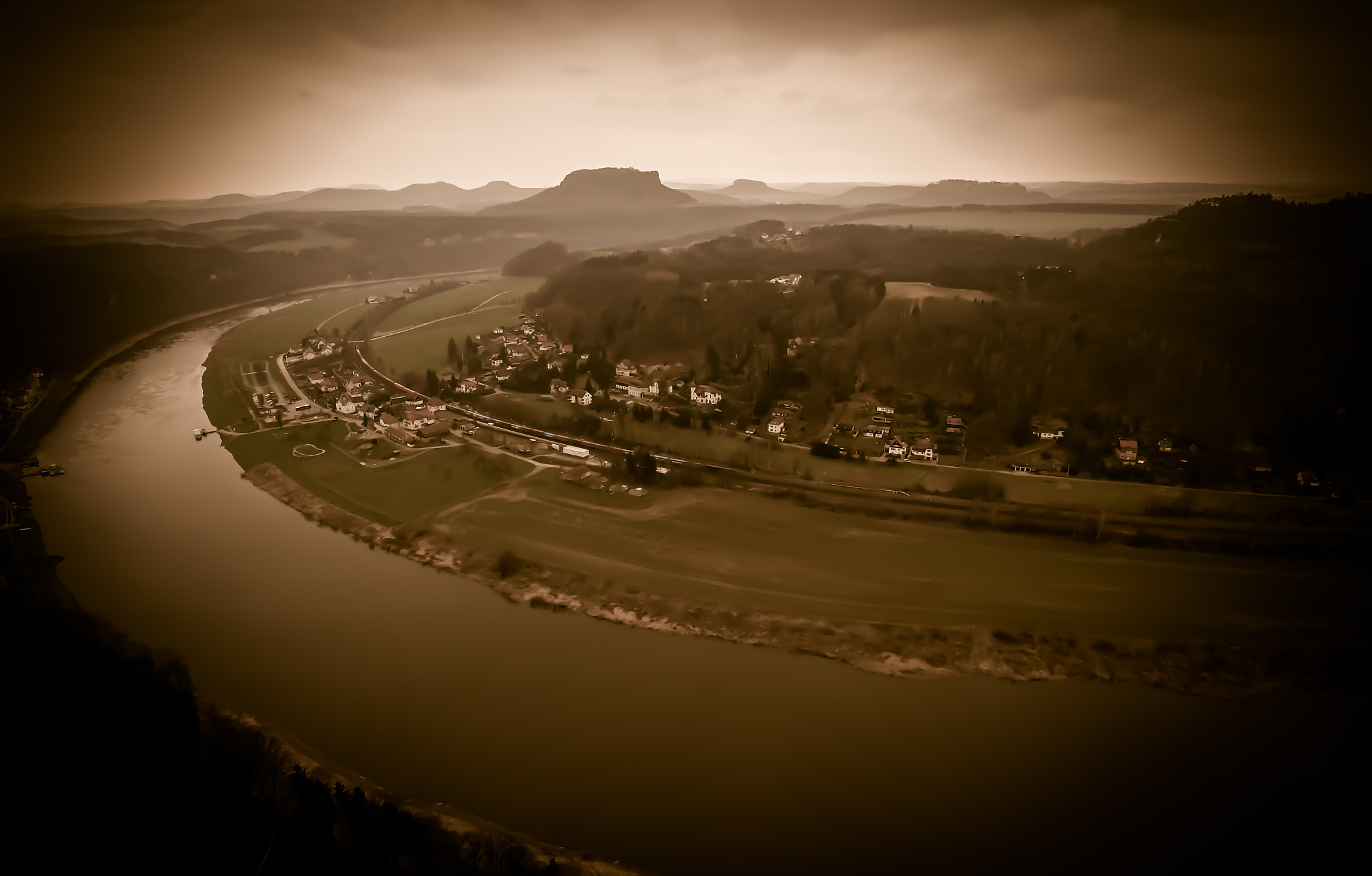 Sony Alpha NEX-5R + ZEISS Touit 12mm F2.8 sample photo. Elbe flowing towards unknown photography