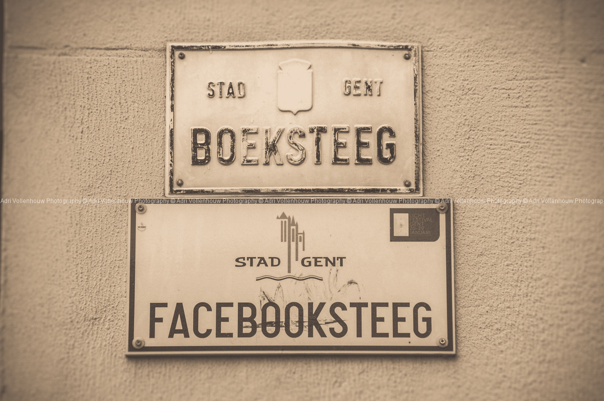 Boek and facebook (traditional and modern)