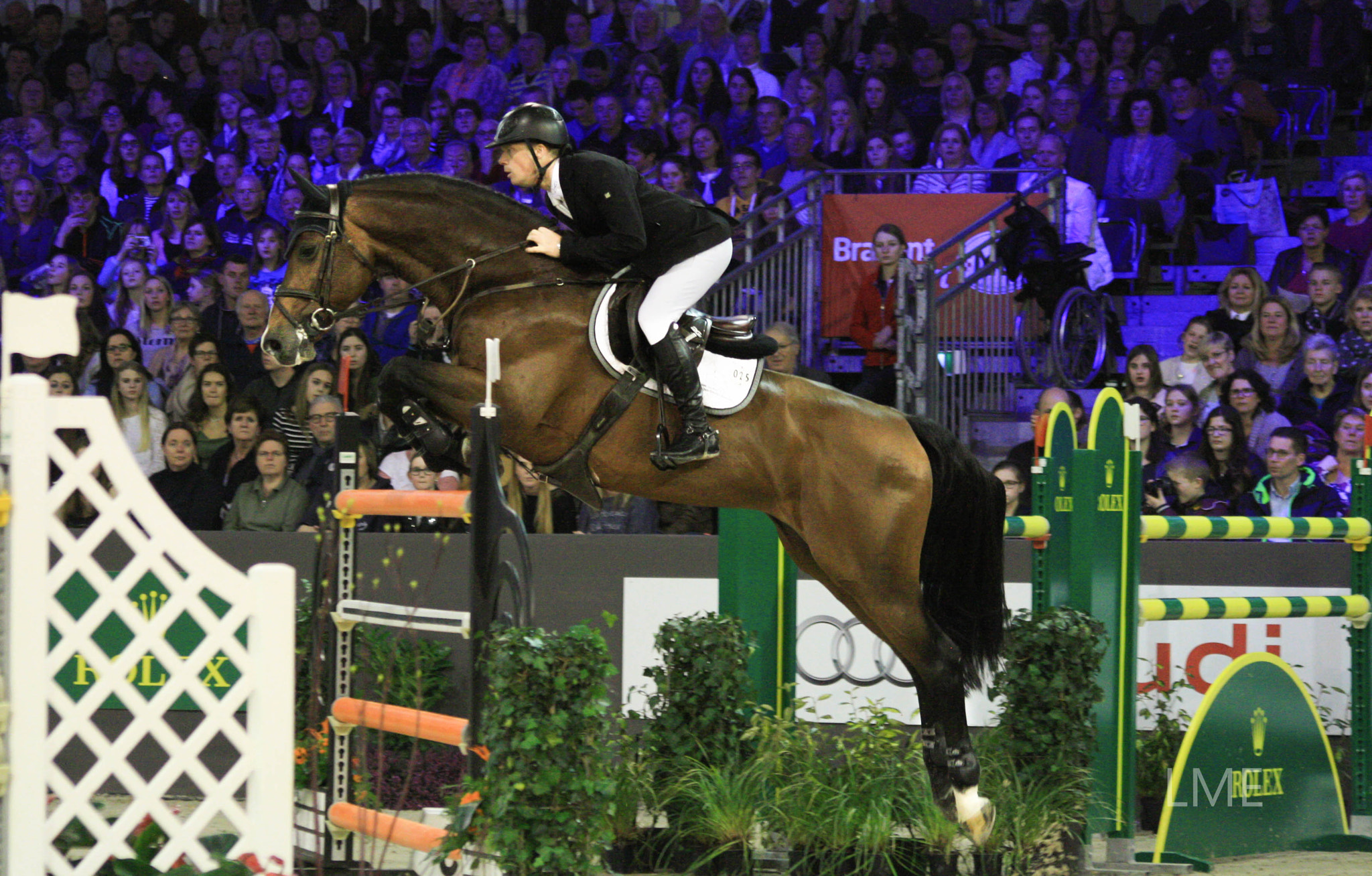 Canon EOS 1000D (EOS Digital Rebel XS / EOS Kiss F) sample photo. Indoor brabant 2016, rolex grand prix photography