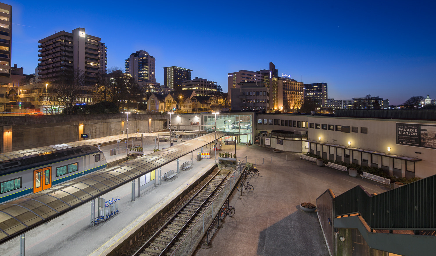 Canon TS-E 17mm F4L Tilt-Shift sample photo. Paradis station photography