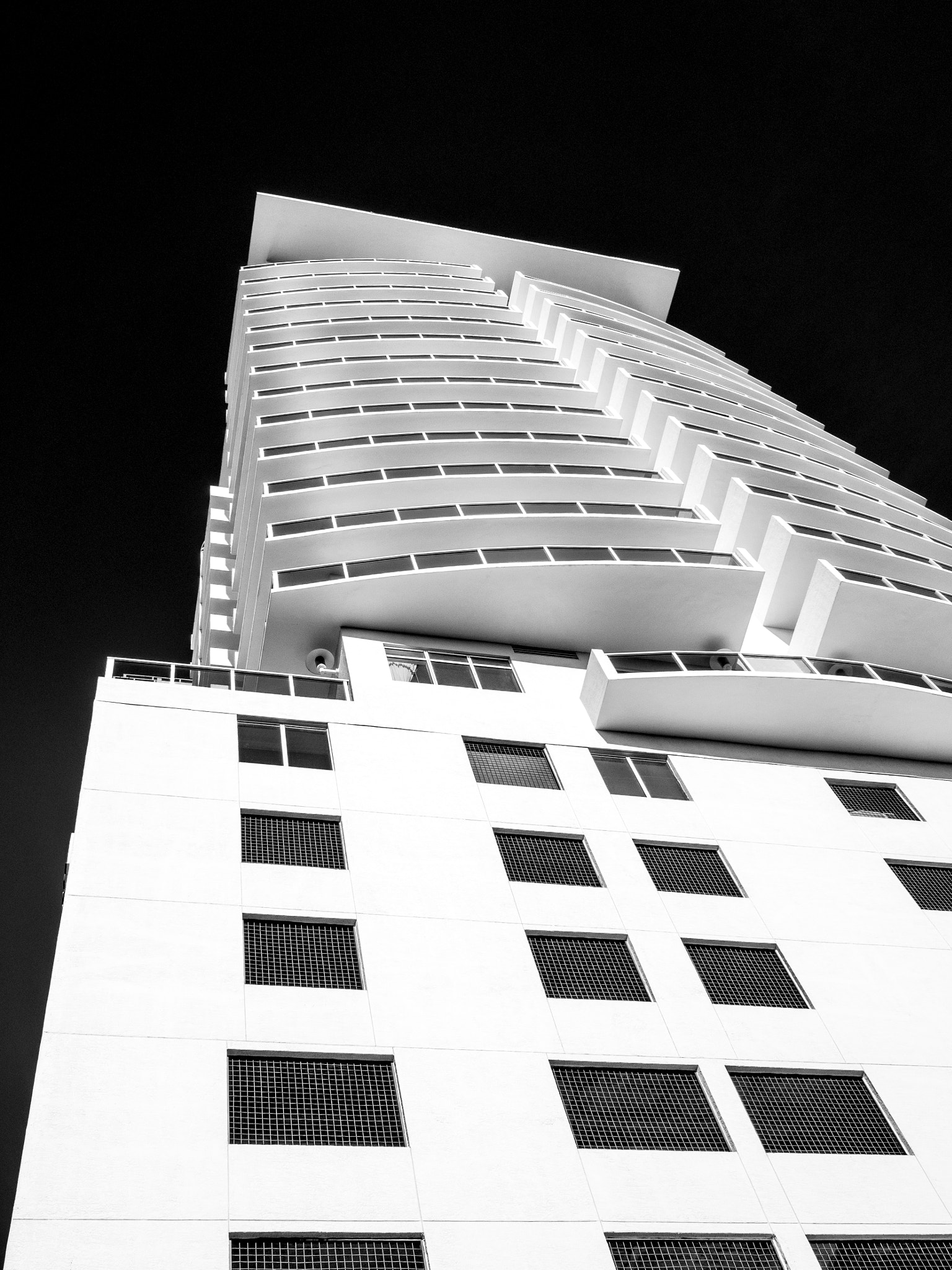 Olympus OM-D E-M5 II + Olympus M.Zuiko Digital 17mm F1.8 sample photo. Art deco building photography