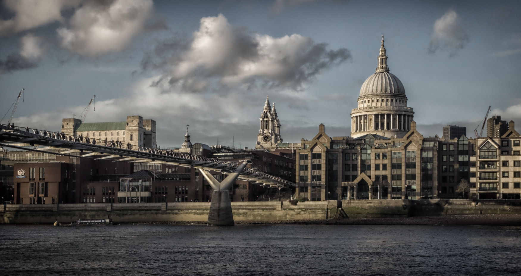 Pentax K-r sample photo. St paul's across the thames. photography