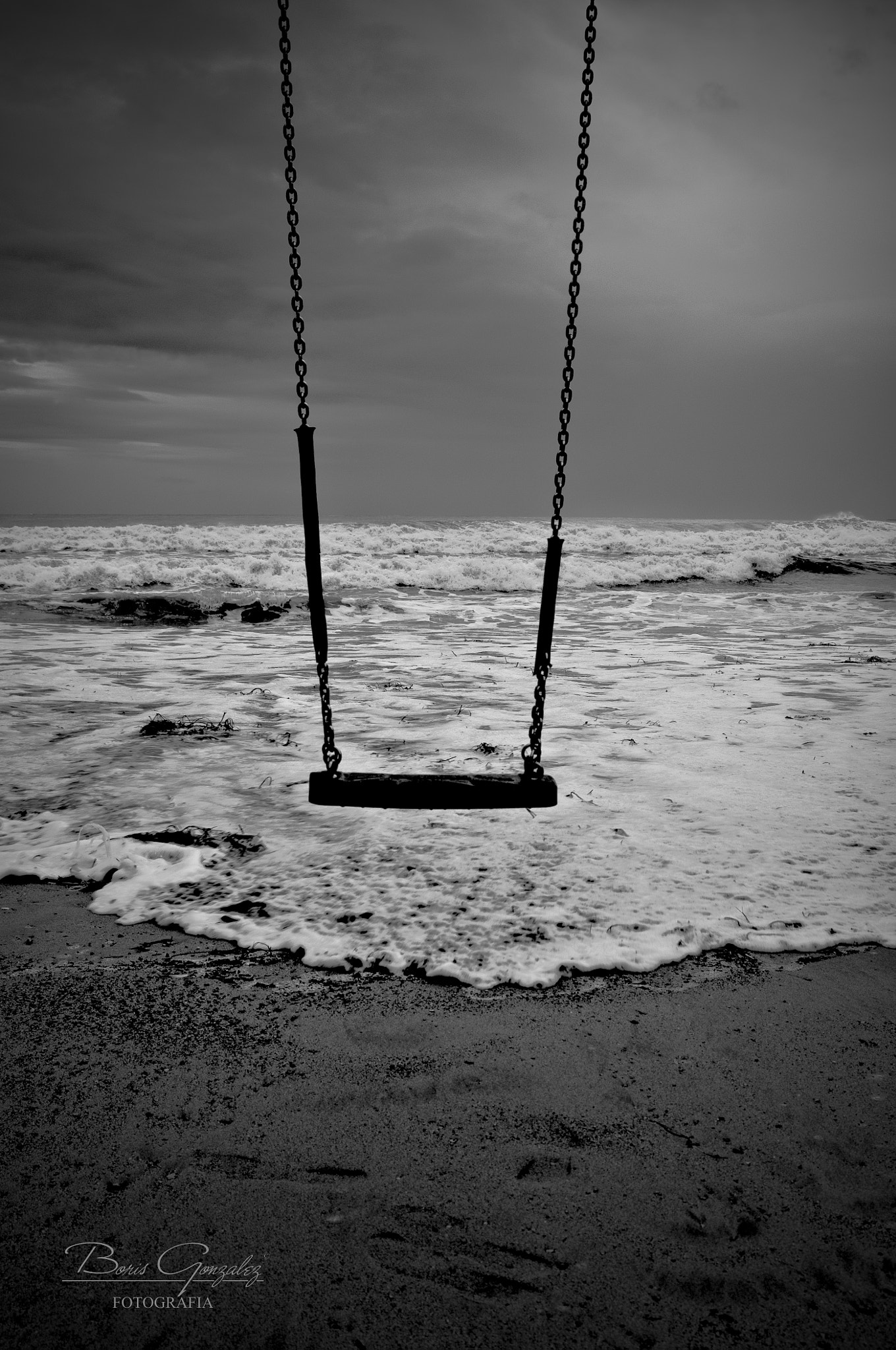 AF Zoom-Nikkor 28-105mm f/3.5-4.5D IF sample photo. Swing the storm photography