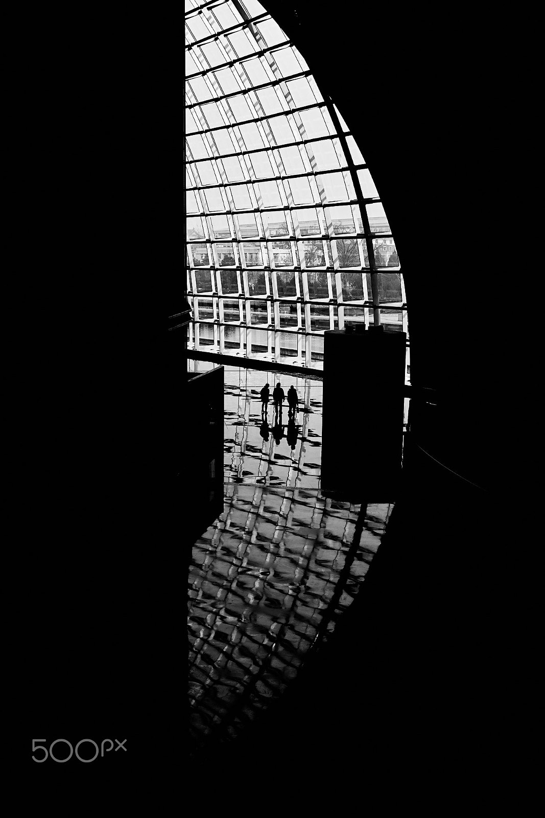 15-30mm F2.8 OSS sample photo. Light & shadow photography