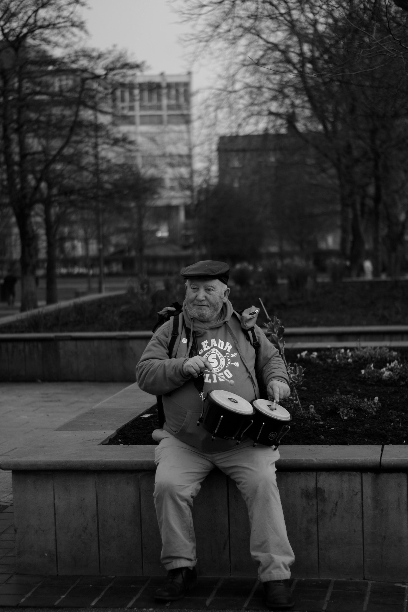 Canon EOS 450D (EOS Rebel XSi / EOS Kiss X2) + Canon 50mm sample photo. Busker in galway photography