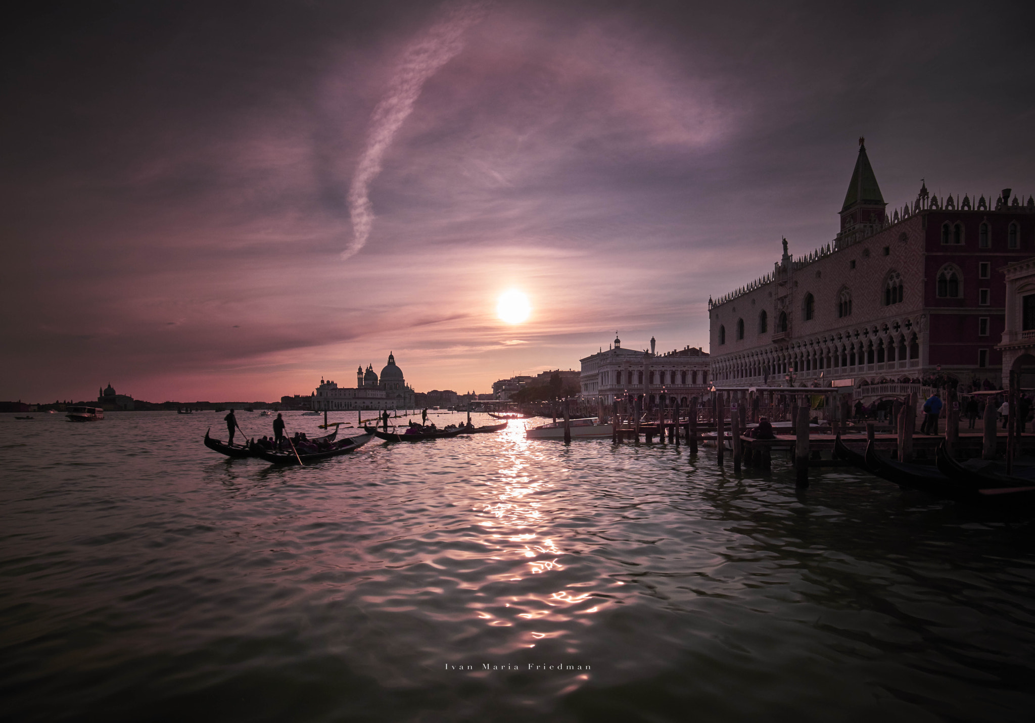 16-35mm F4 G SSM OSS sample photo. The docks photography