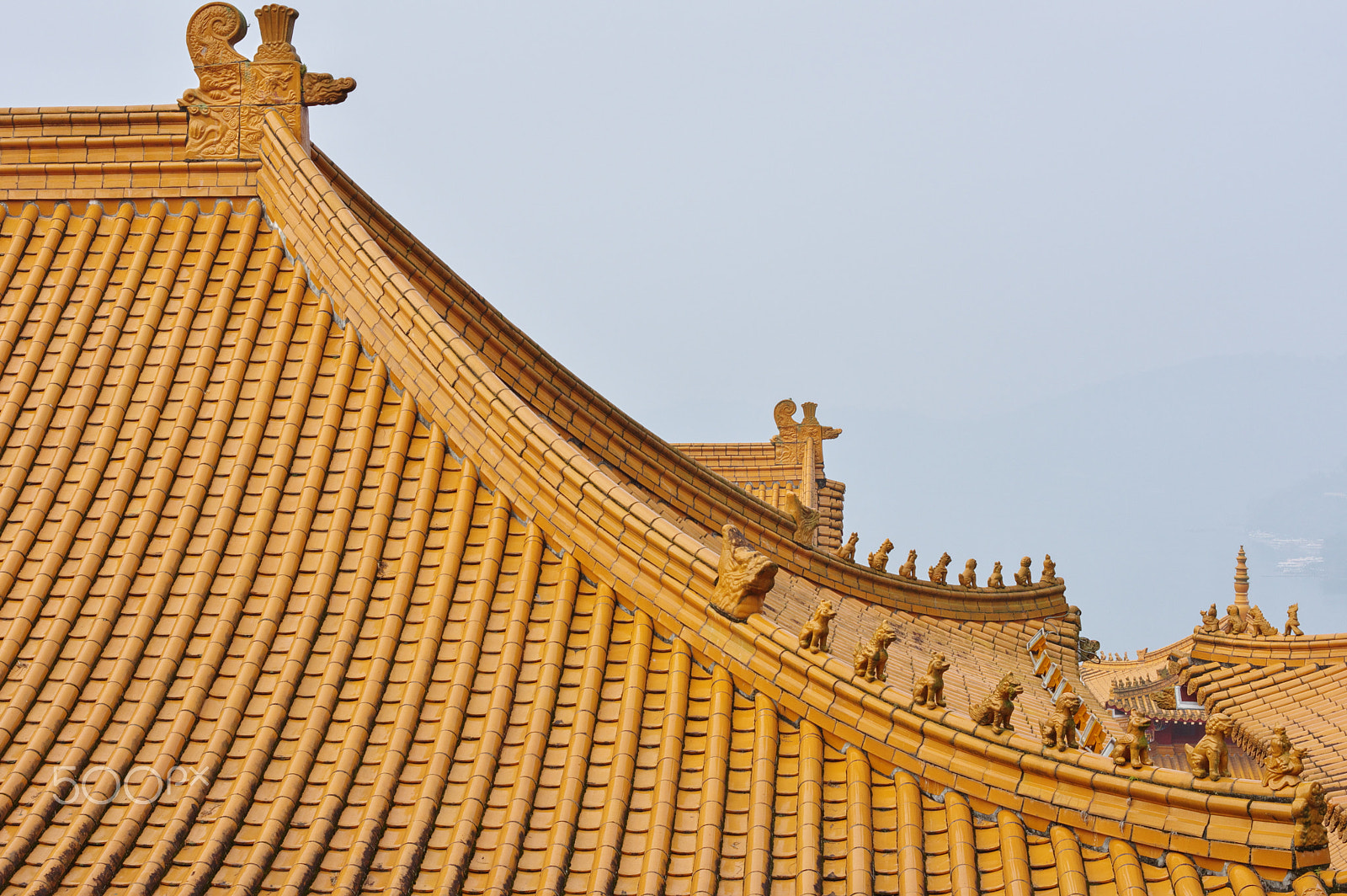 HD Pentax DA 40mm F2.8 Limited sample photo. Temple roof photography