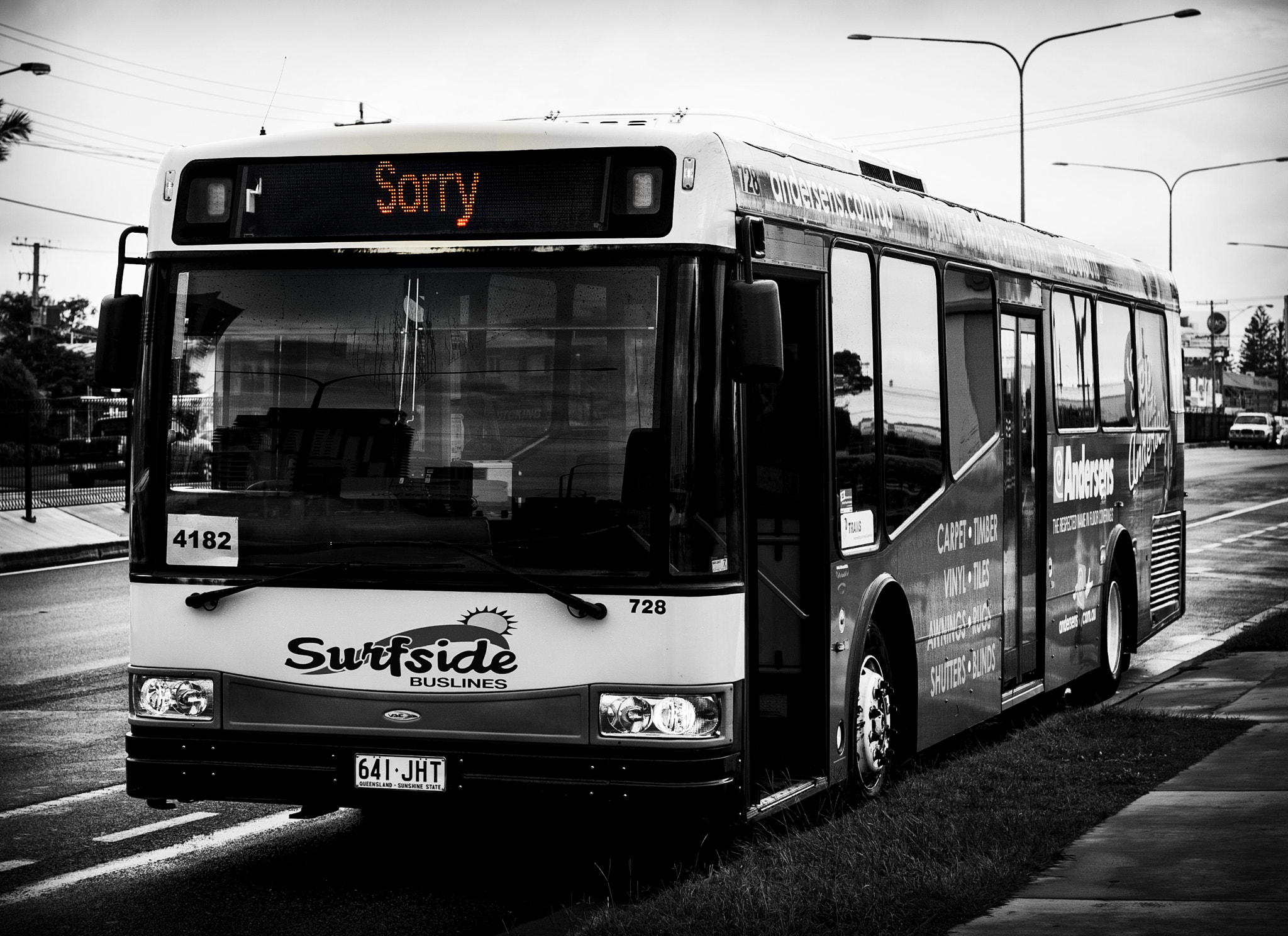Canon EOS-1D Mark III sample photo. This bus says sorry photography