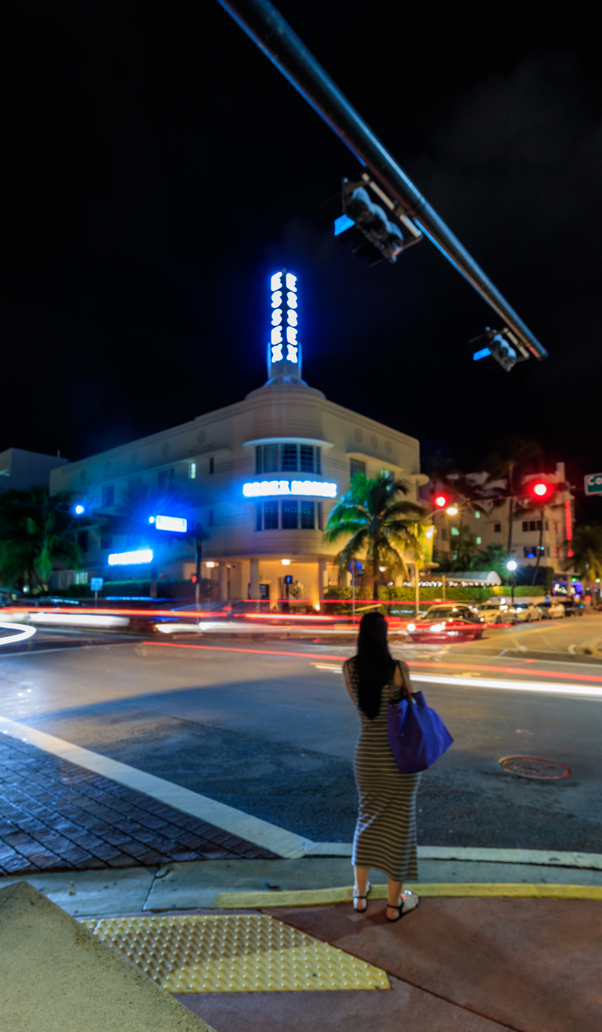 Canon EF-S 10-18mm F4.5–5.6 IS STM sample photo. Mysterious girl photography