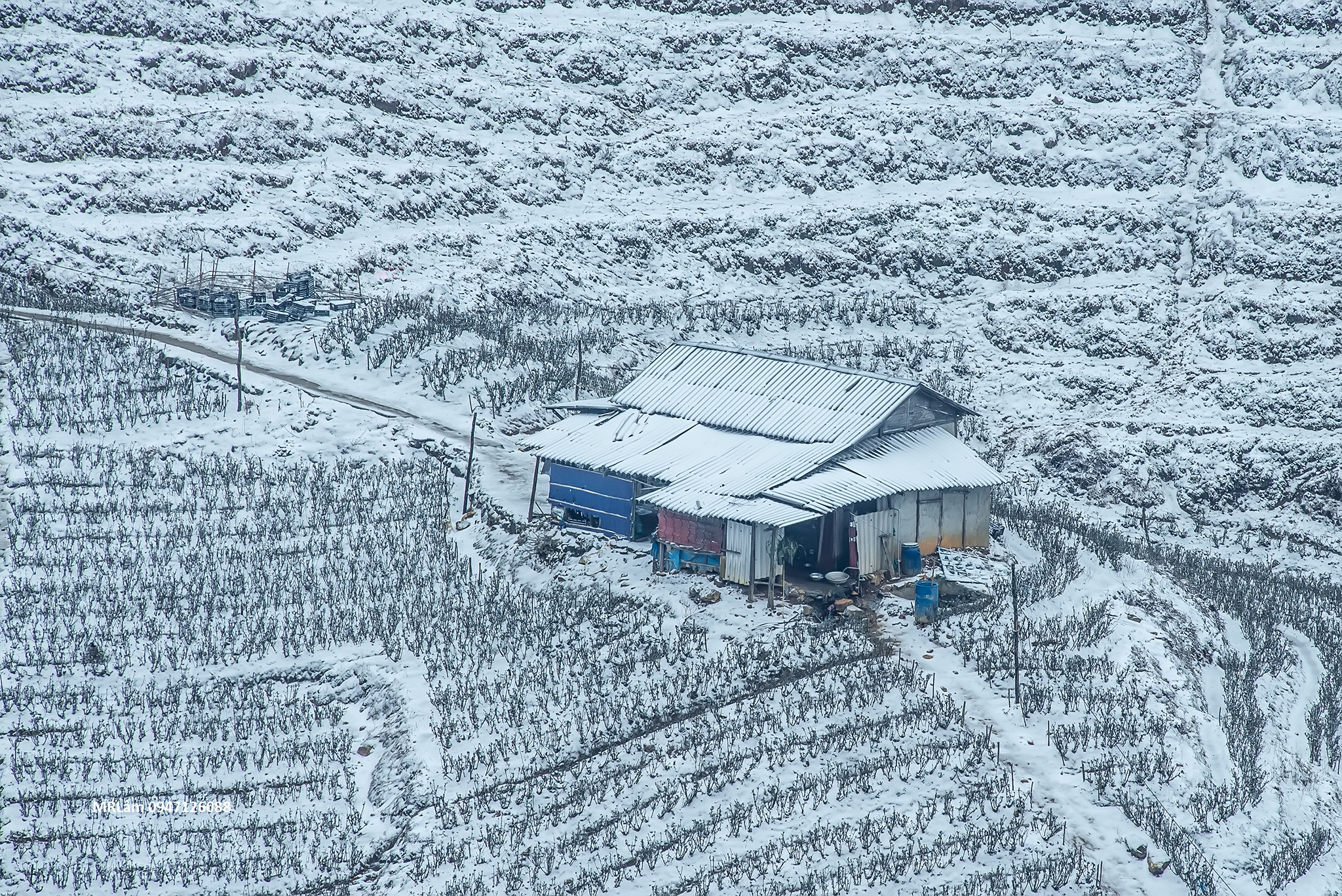AF Zoom-Nikkor 80-200mm f/2.8 ED sample photo. Little house on the snow prairie photography