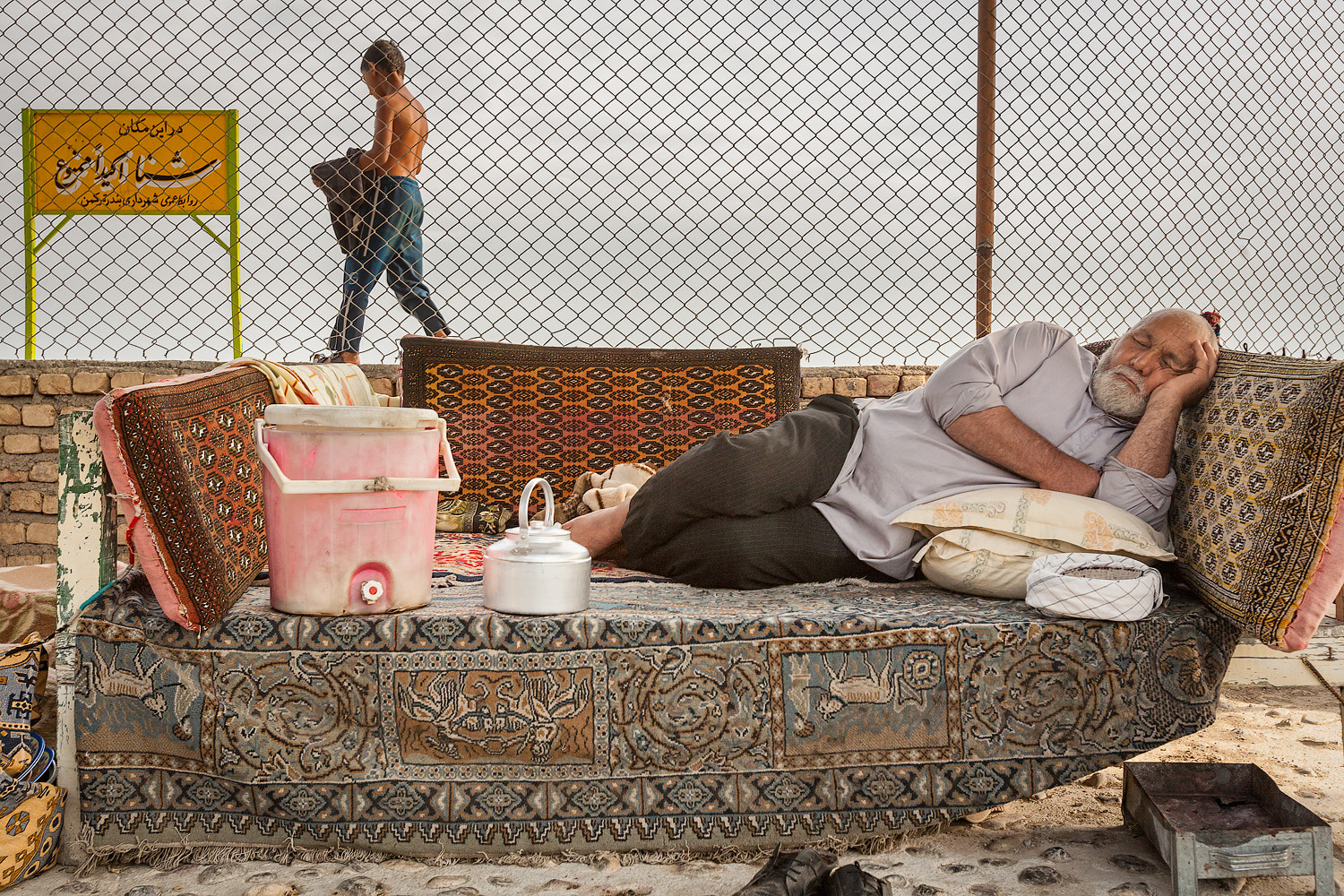 Canon EOS 5D + Canon EF 16-35mm F2.8L USM sample photo. Iranian man taking a nap photography