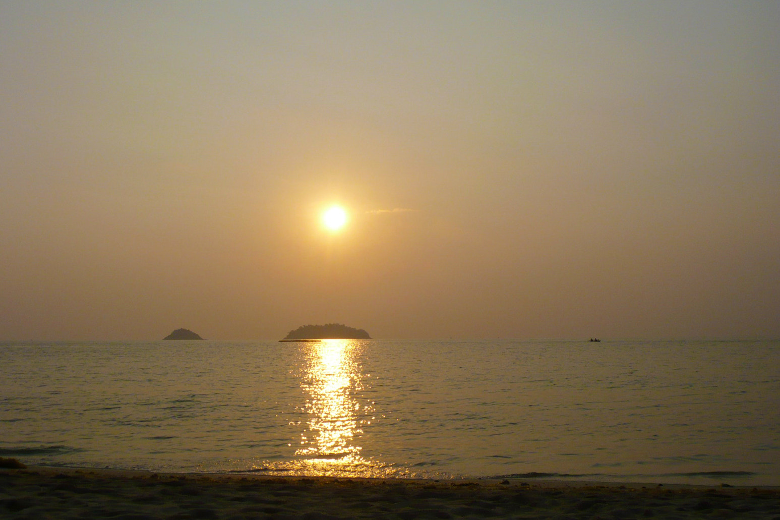 Panasonic DMC-LS75 sample photo. The sunset in thailand photography