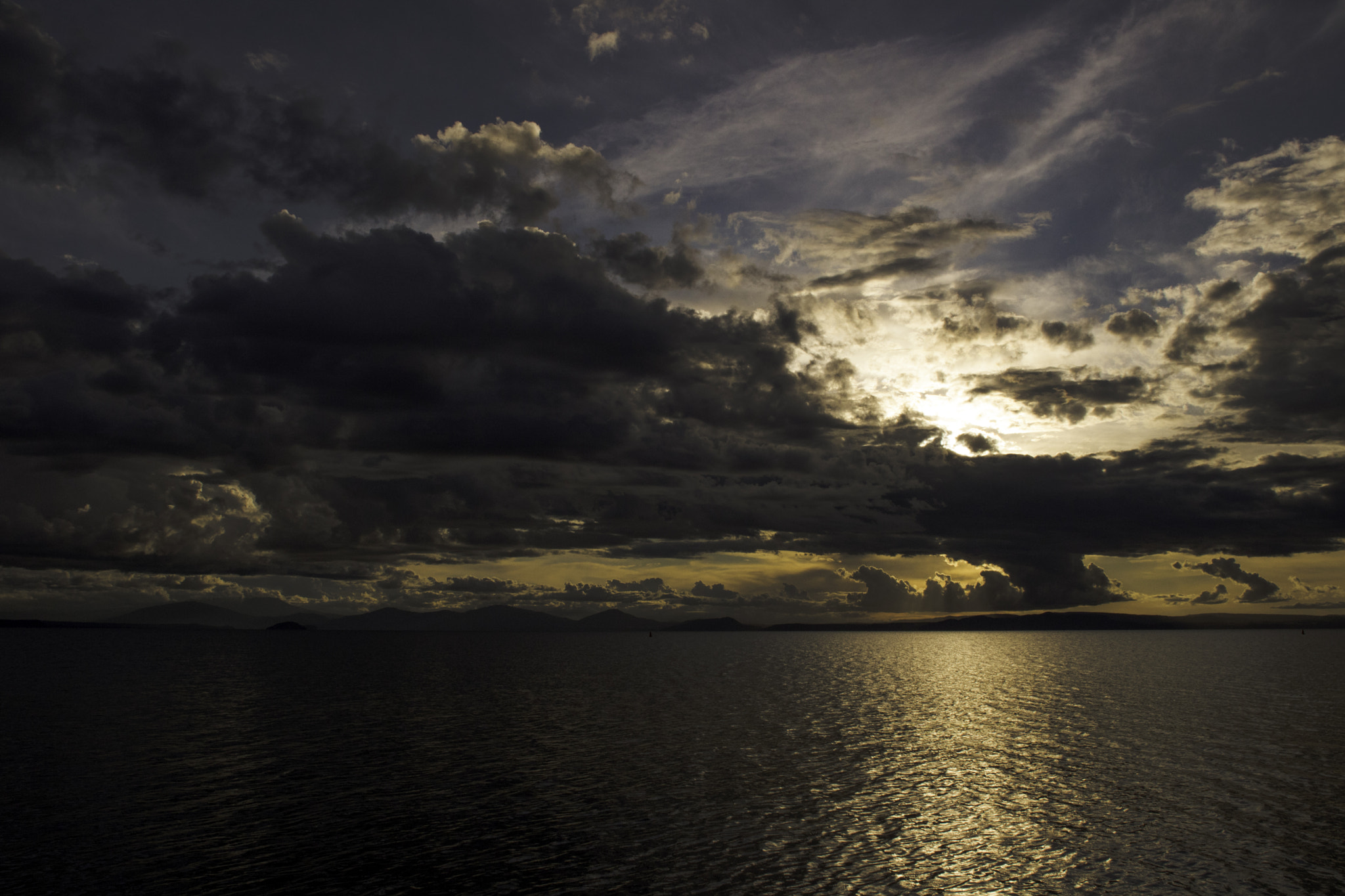 Canon EOS 760D (EOS Rebel T6s / EOS 8000D) + Canon EF 20mm F2.8 USM sample photo. Lake taupo photography