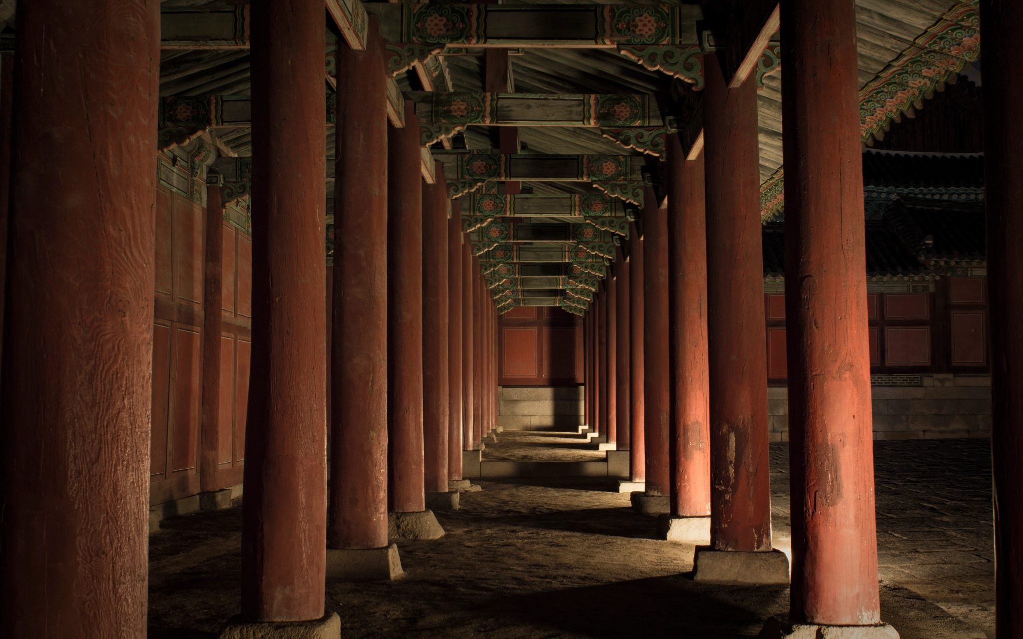 Canon EOS 100D (EOS Rebel SL1 / EOS Kiss X7) + Canon EF 28mm F1.8 USM sample photo. Changgyeongung palace in korea photography