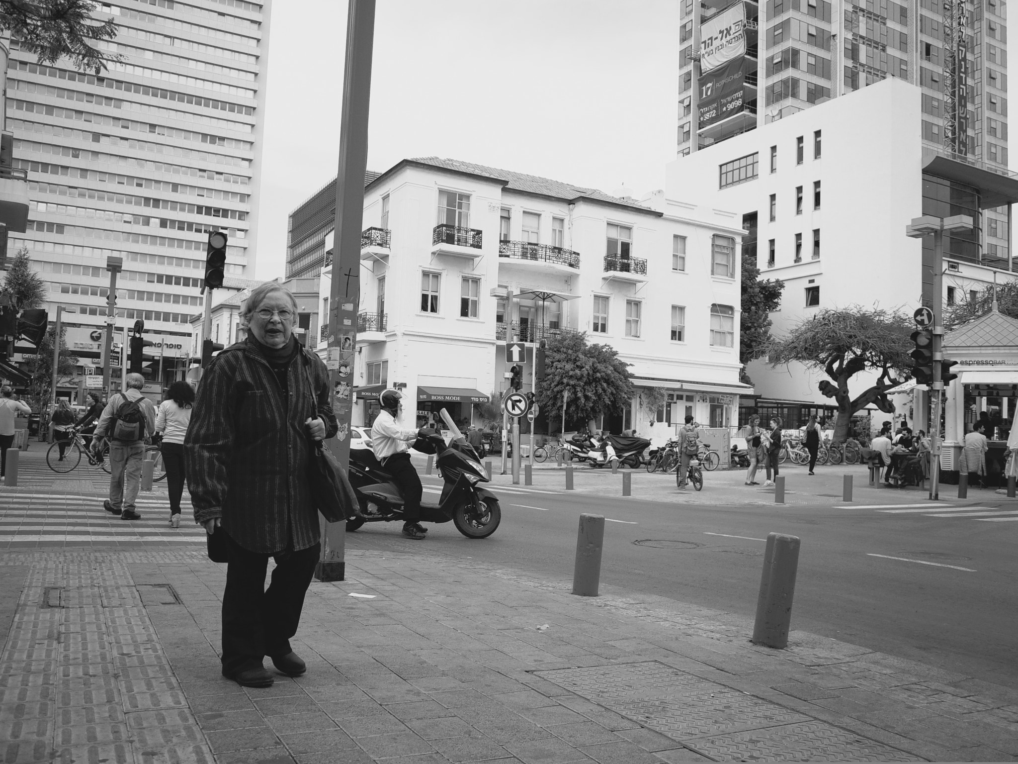 Panasonic Lumix DMC-GF3 + Panasonic Lumix G 14mm F2.5 ASPH sample photo. Are you looking at me ?.. photography