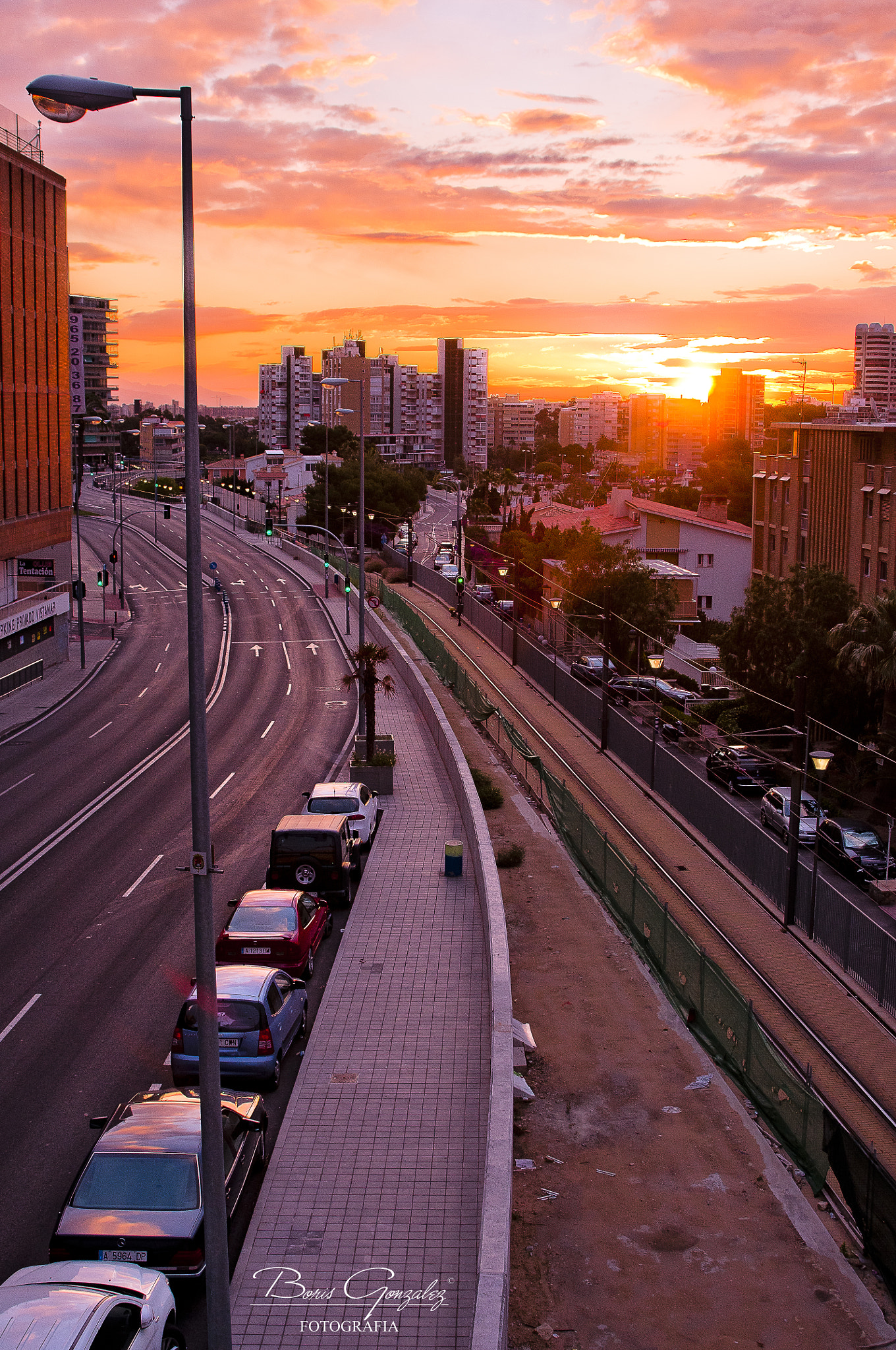 AF Zoom-Nikkor 28-105mm f/3.5-4.5D IF sample photo. Street sunrise photography