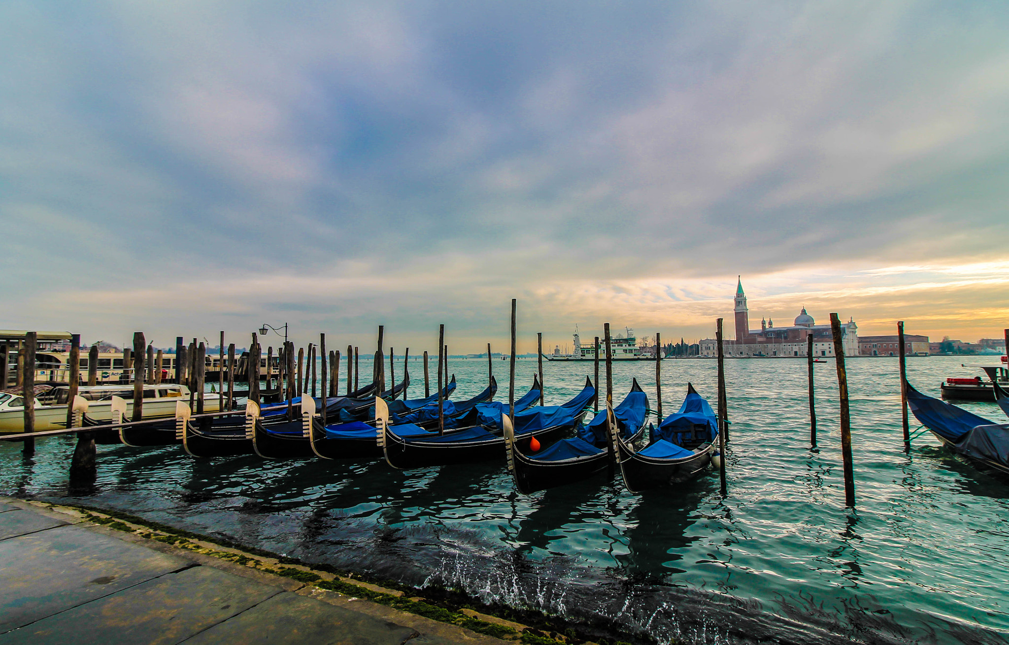 Canon EF-S 10-18mm F4.5–5.6 IS STM sample photo. Waiting...  photography